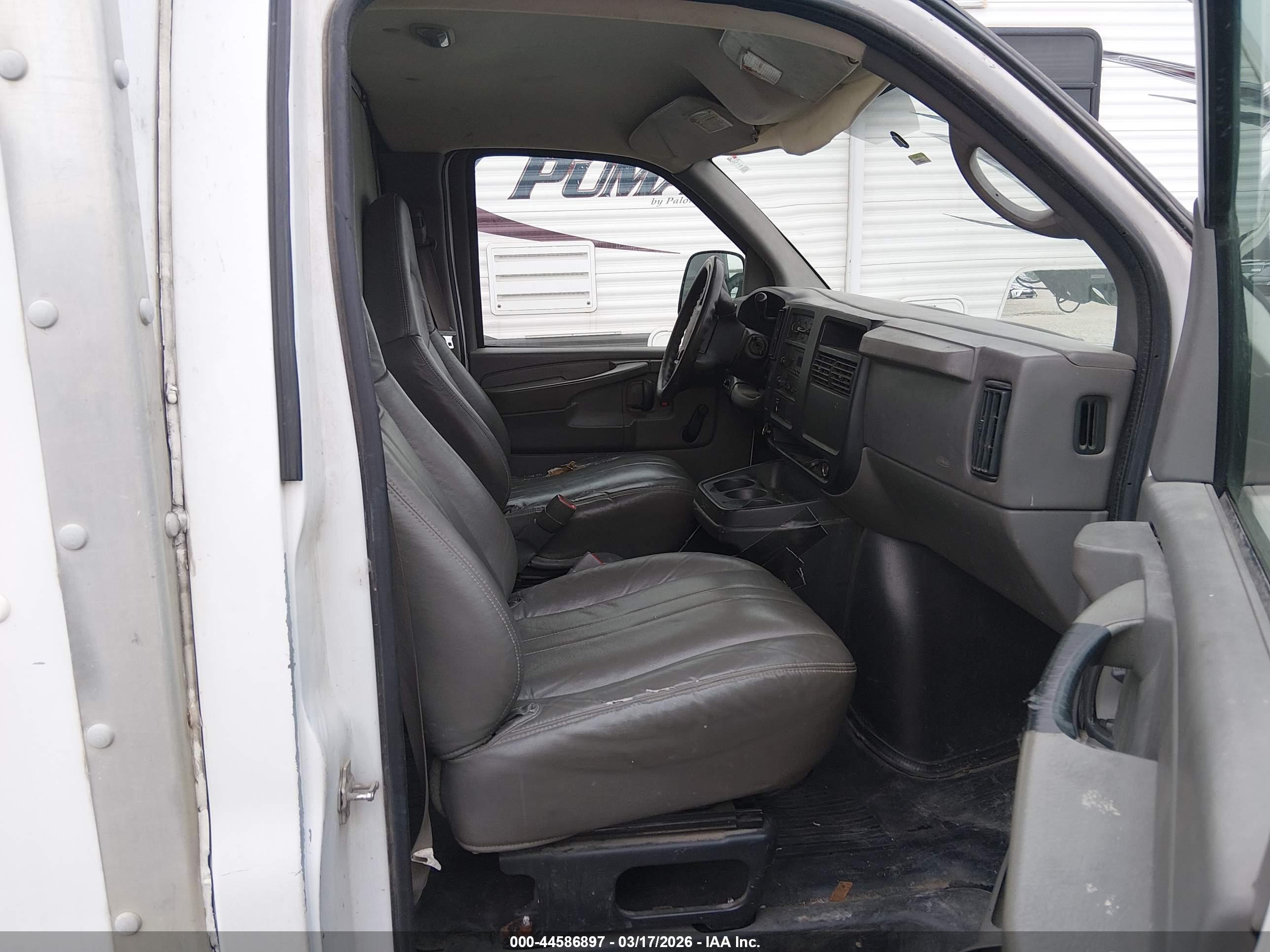GMC SAVANA image 5