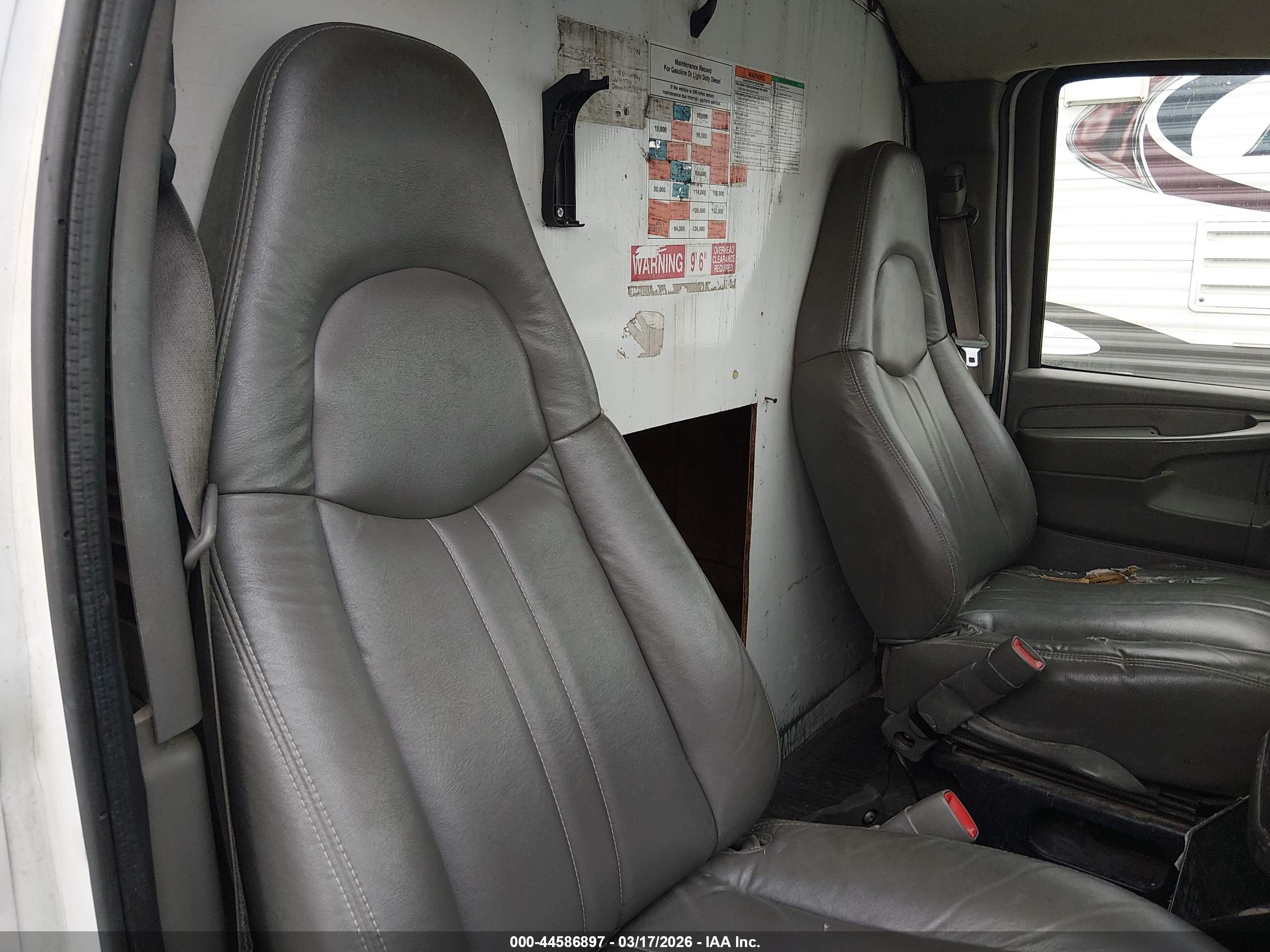 GMC SAVANA image 8