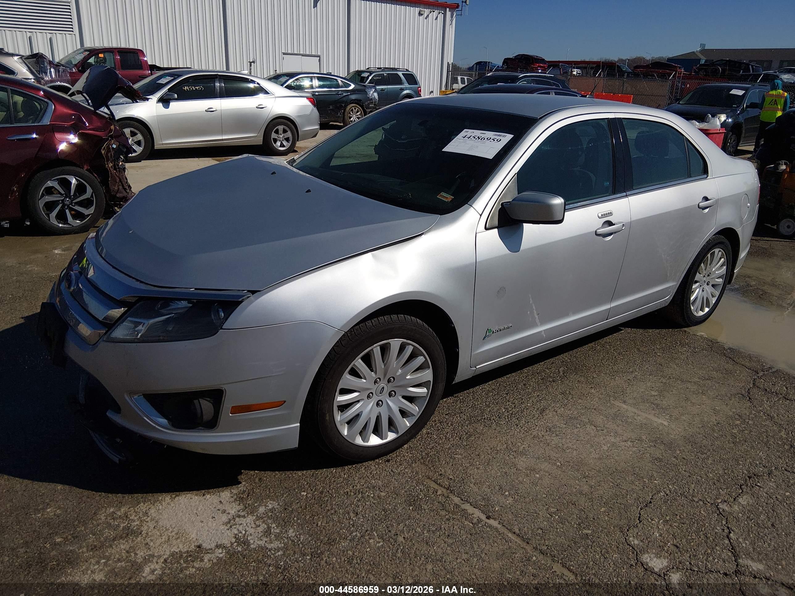 FORD FUSION image 2