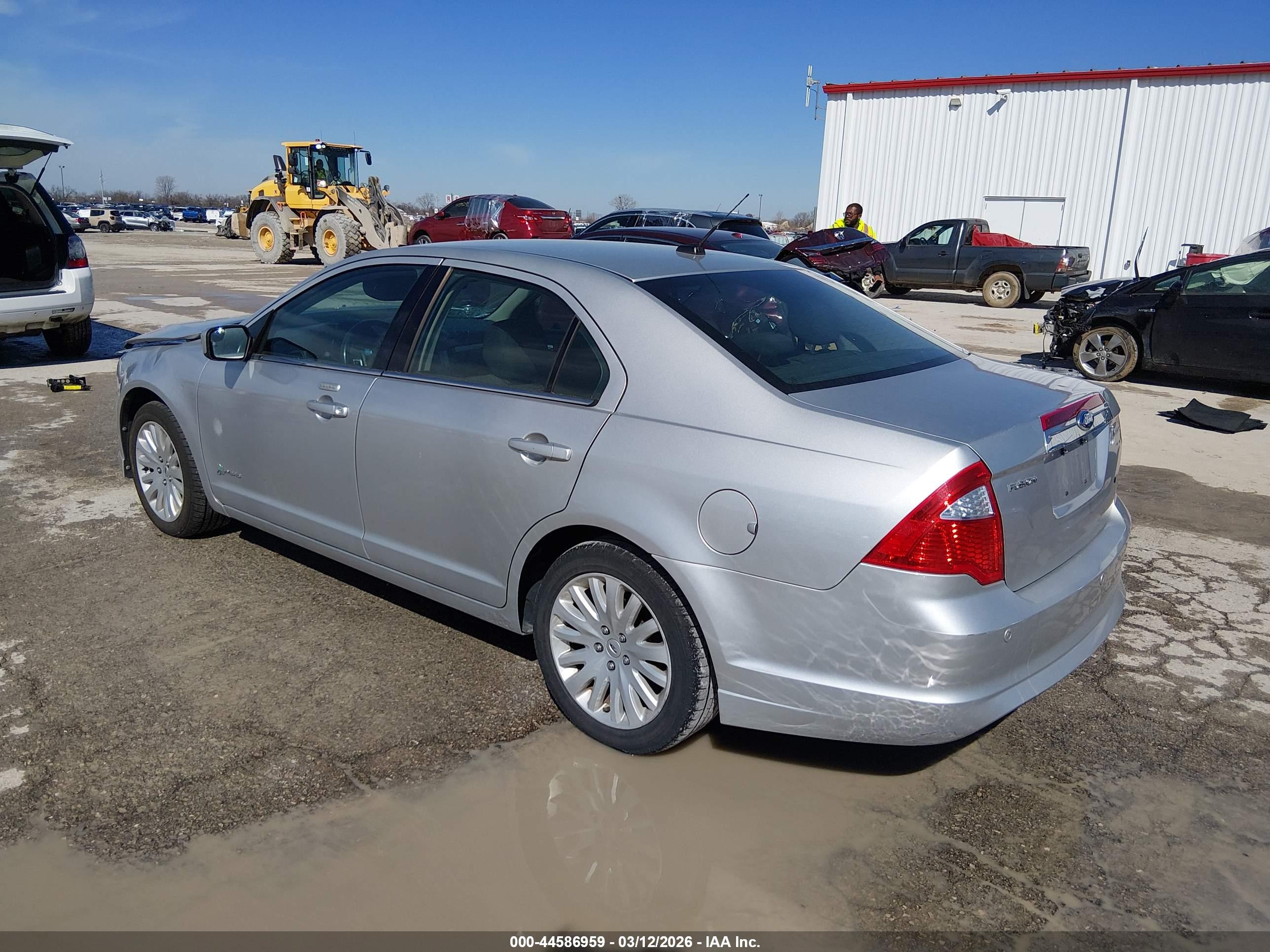 FORD FUSION image 3