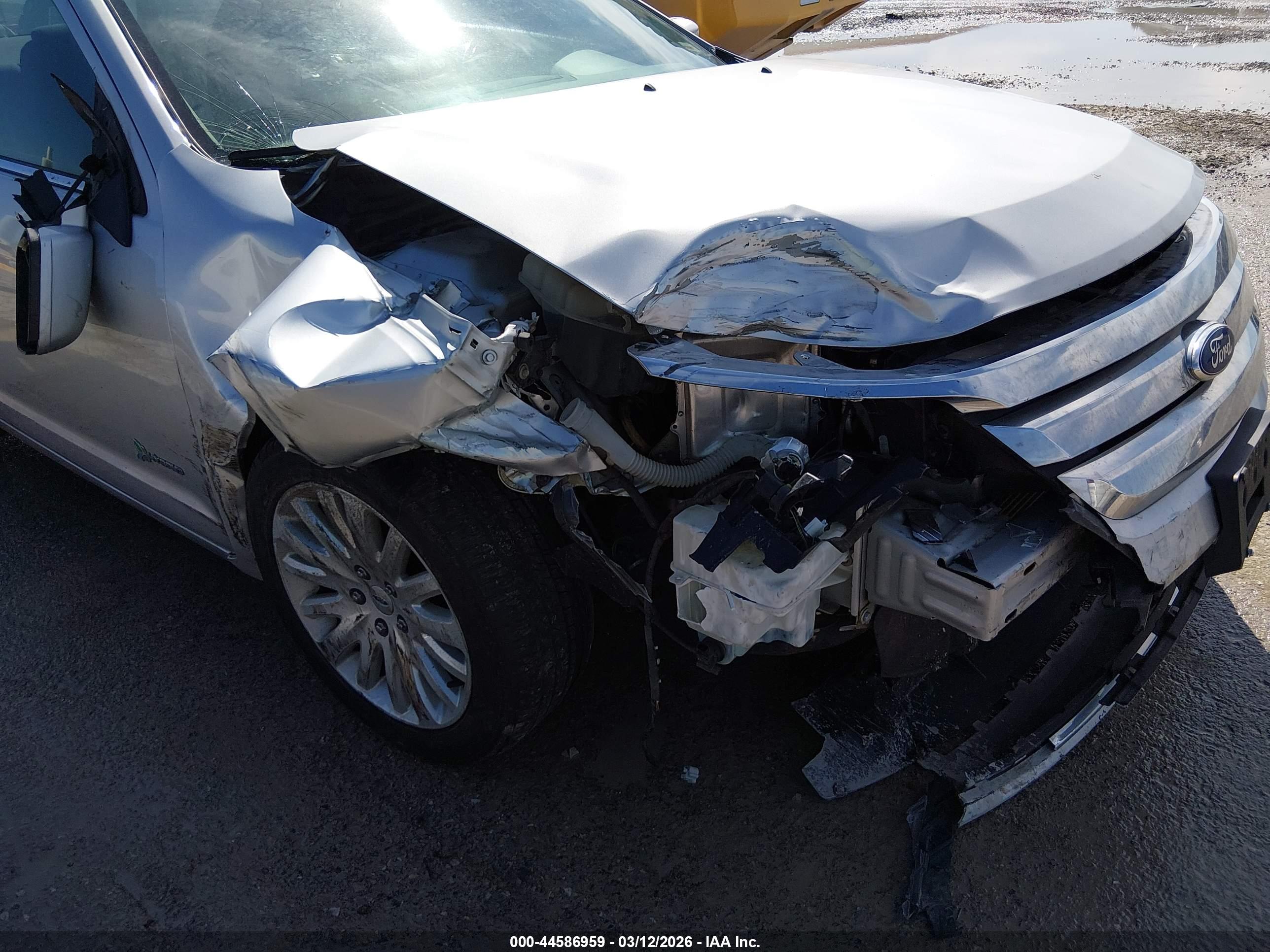 FORD FUSION image 6