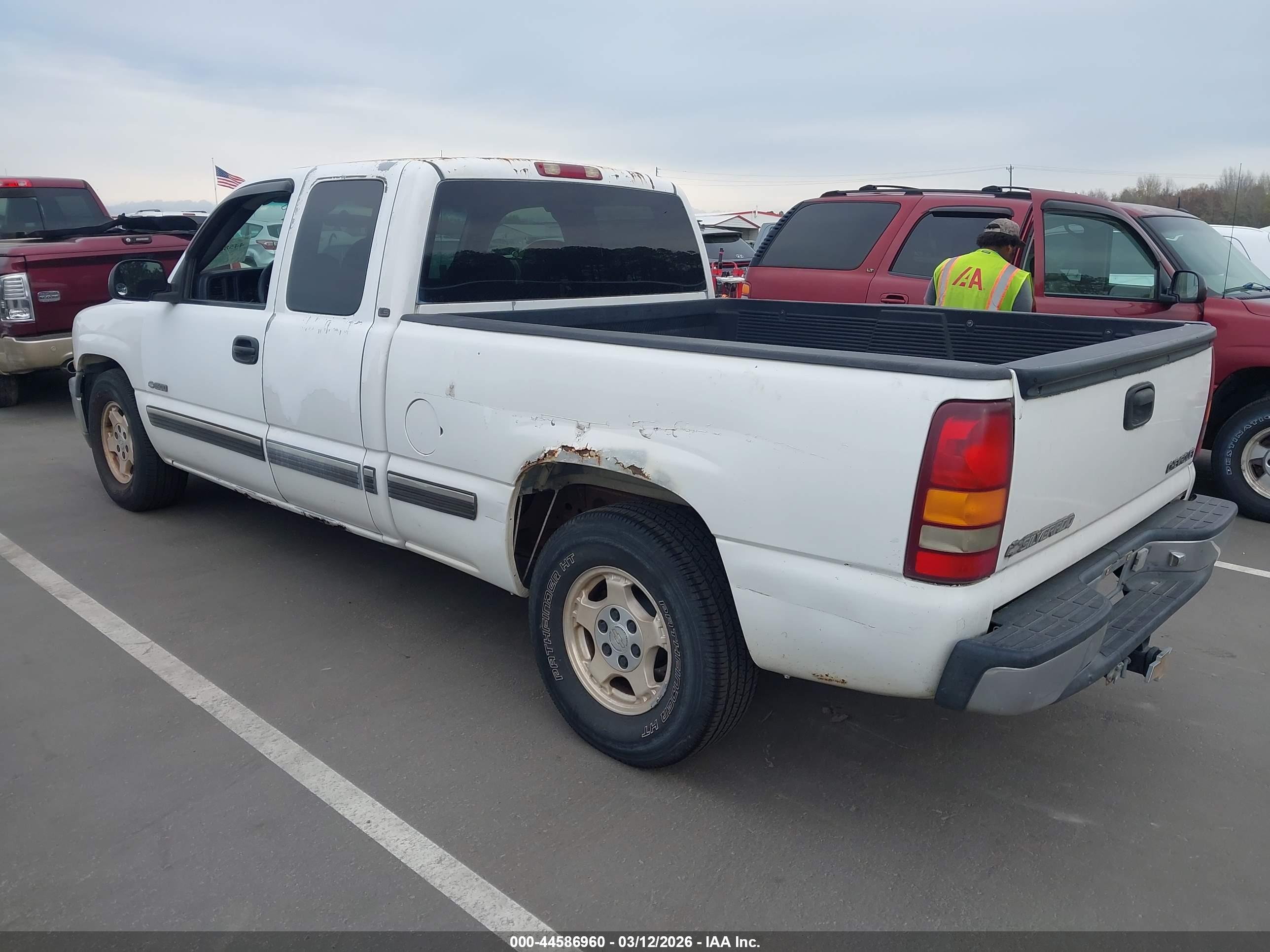CHEVROLET SILVERADO image 3
