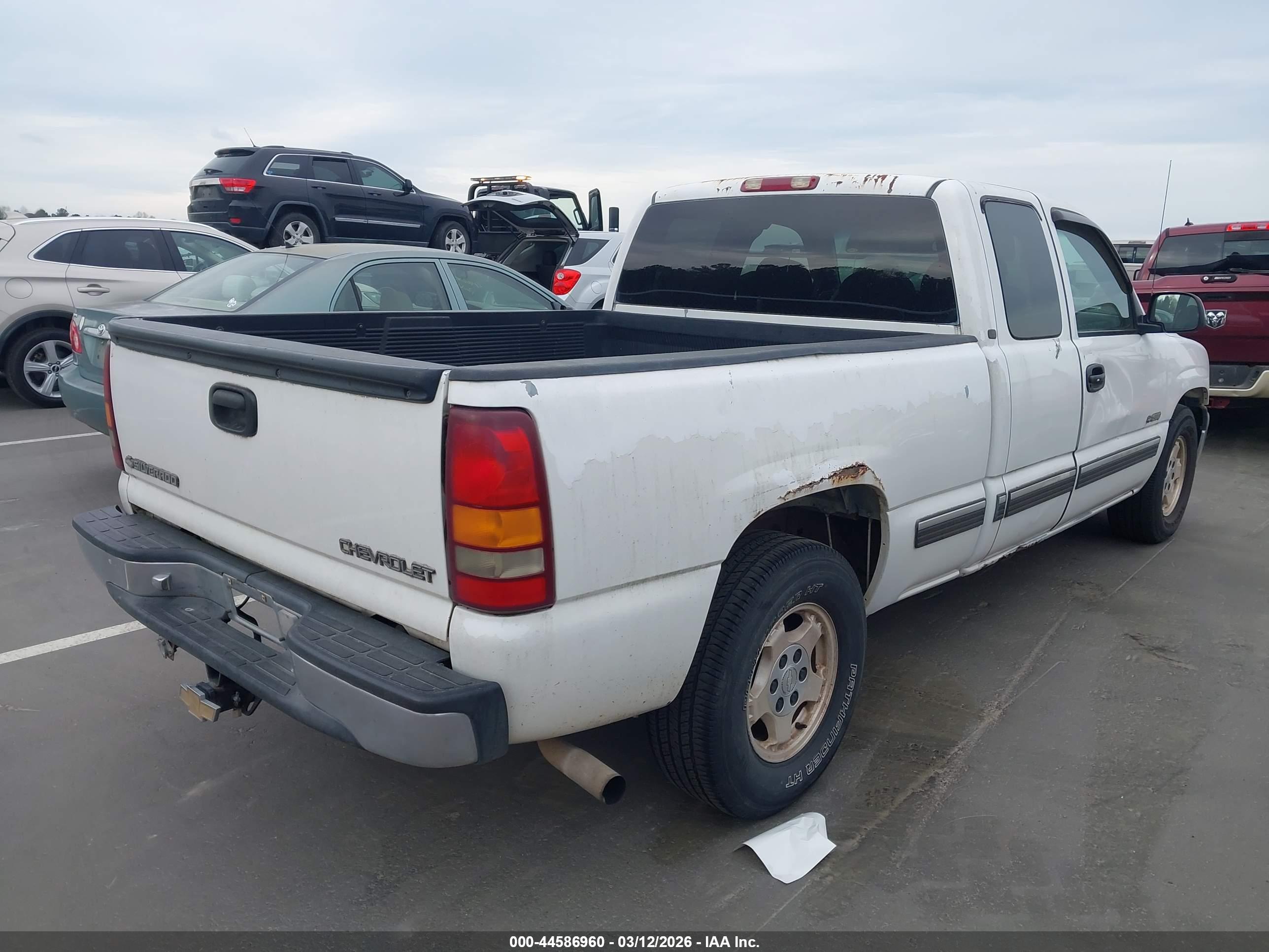 CHEVROLET SILVERADO image 4
