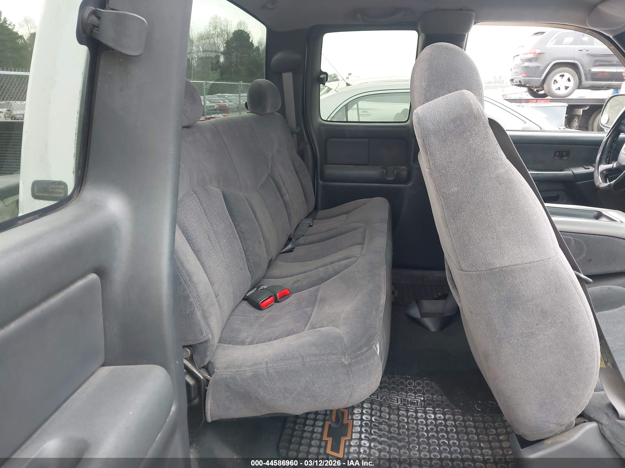 CHEVROLET SILVERADO image 8