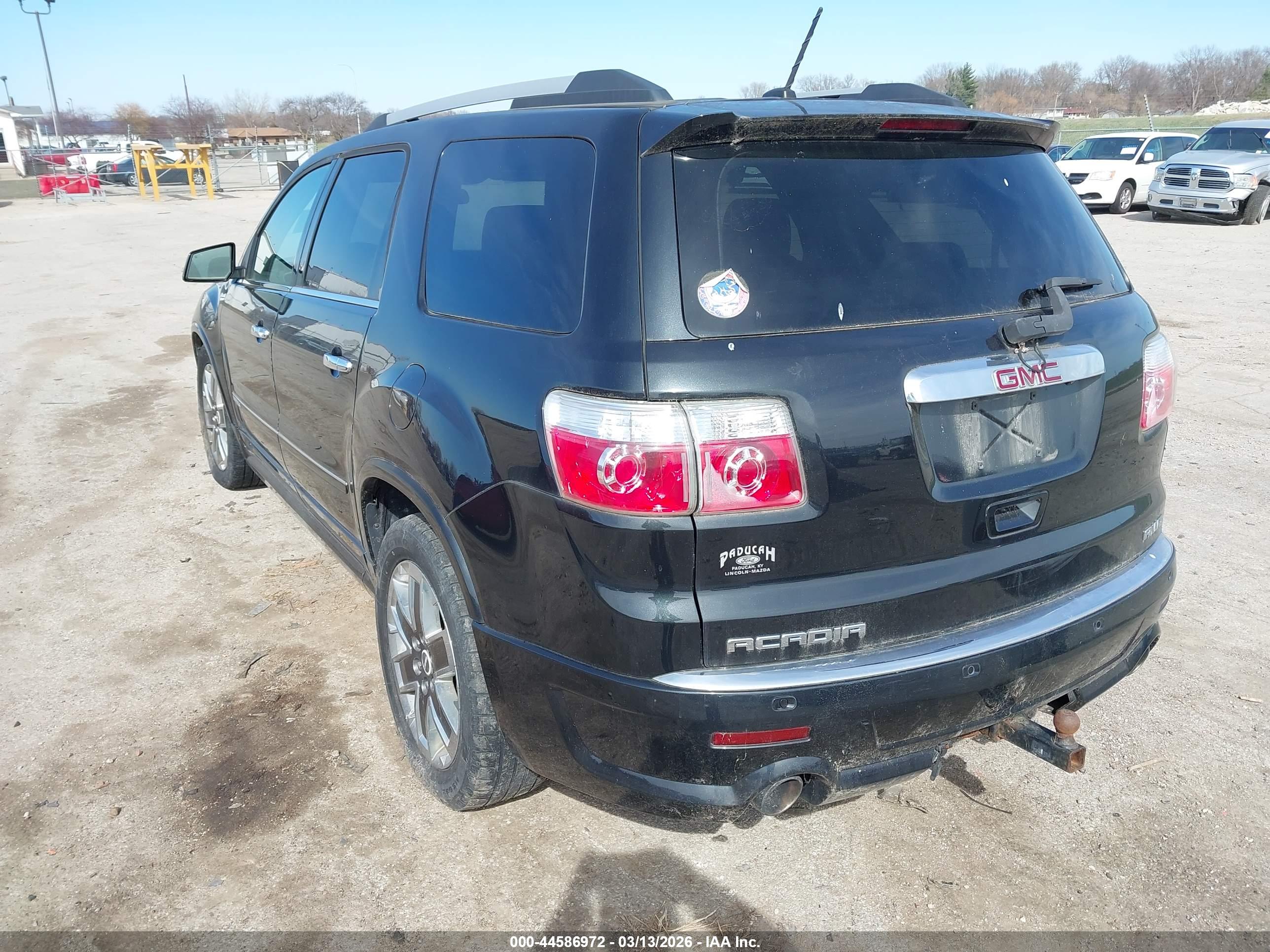 GMC ACADIA image 3