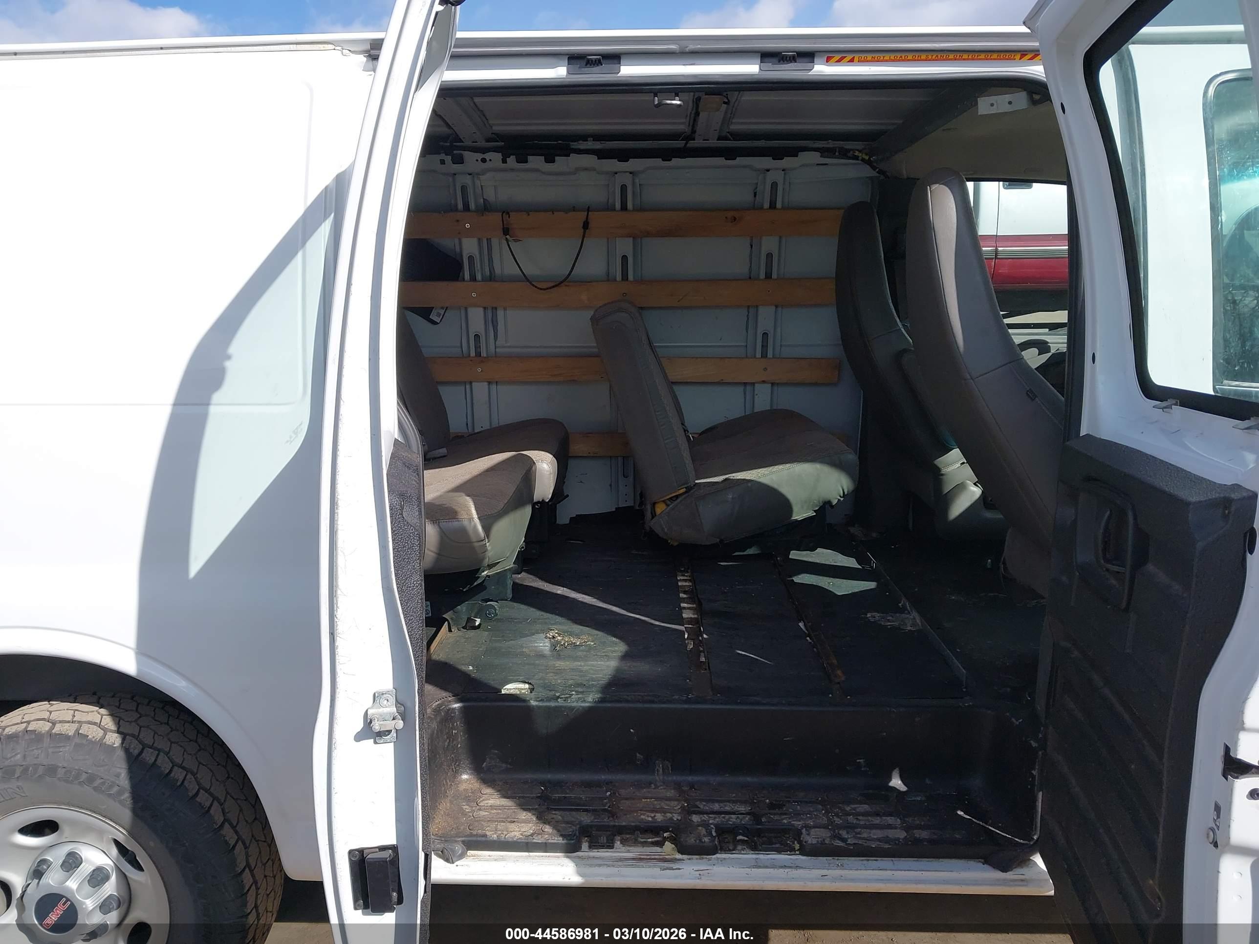 GMC SAVANA image 8