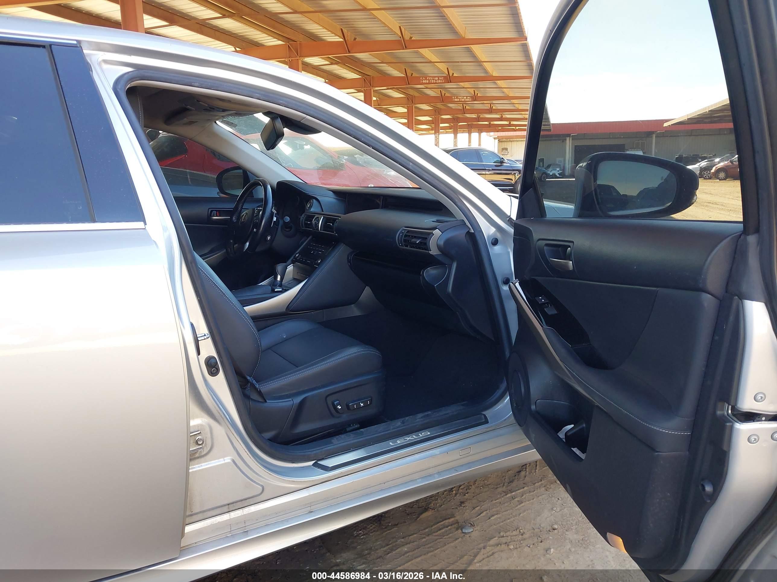 LEXUS IS image 5