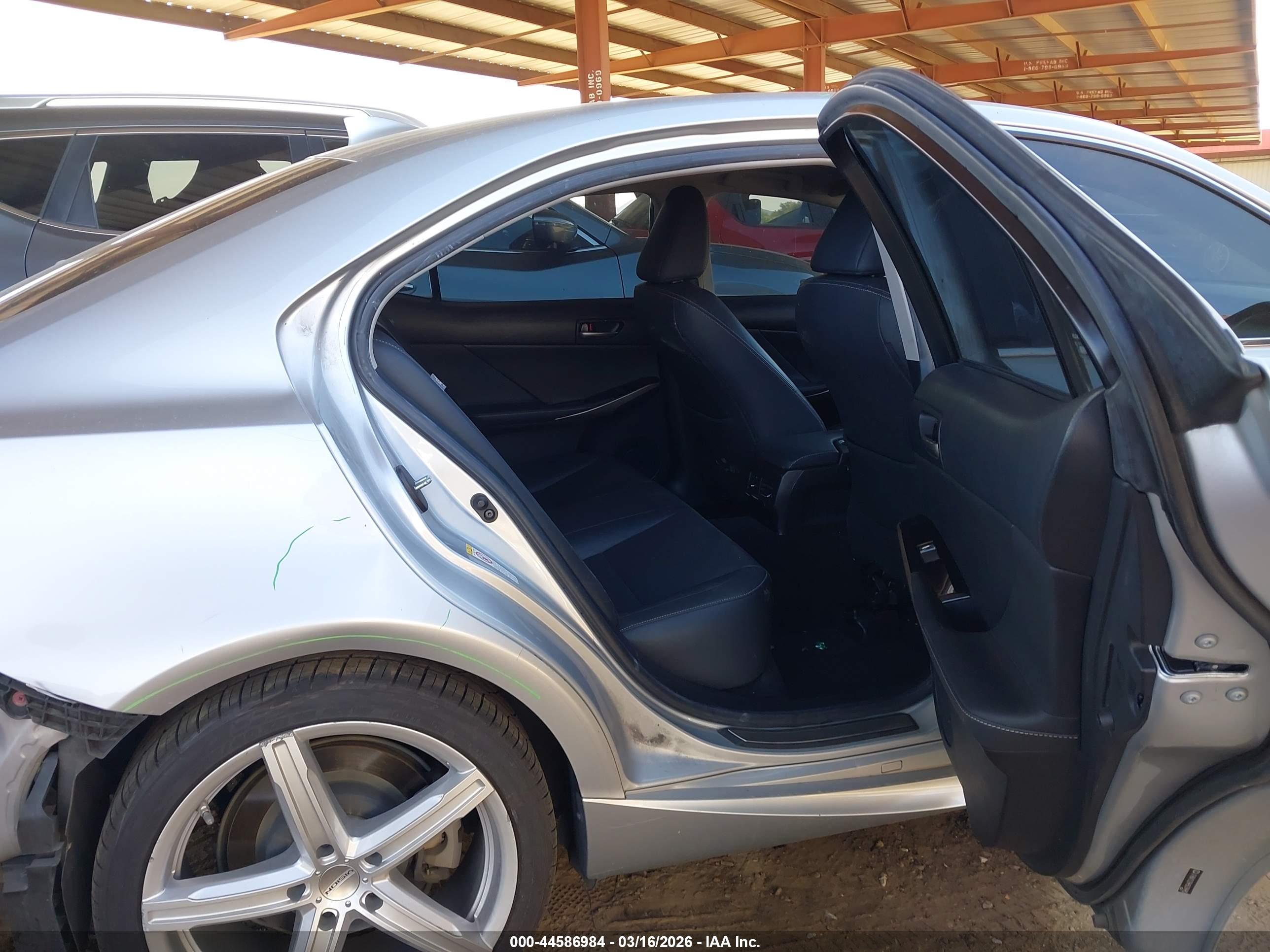 LEXUS IS image 8