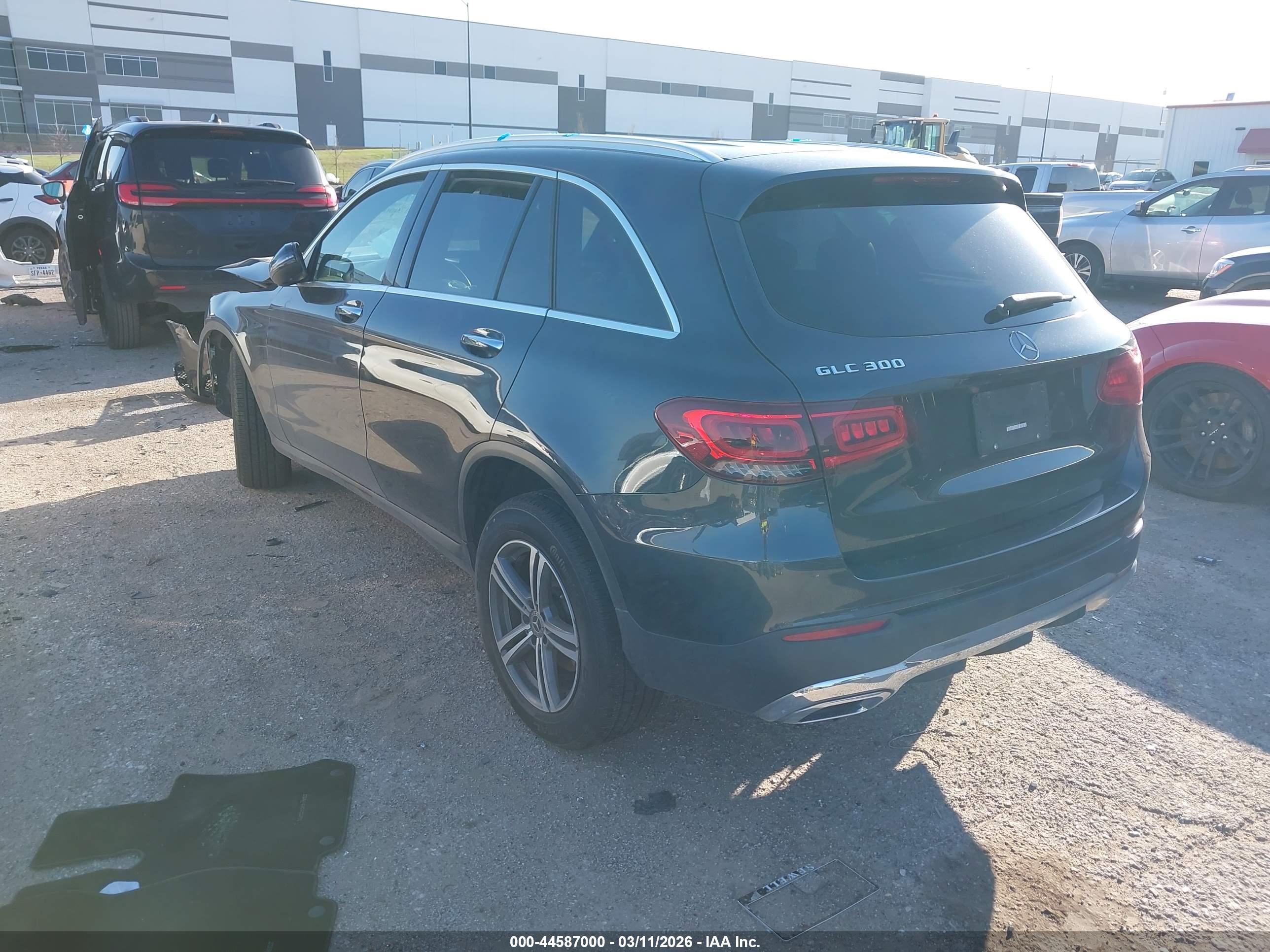 MERCEDES-BENZ GLC image 3