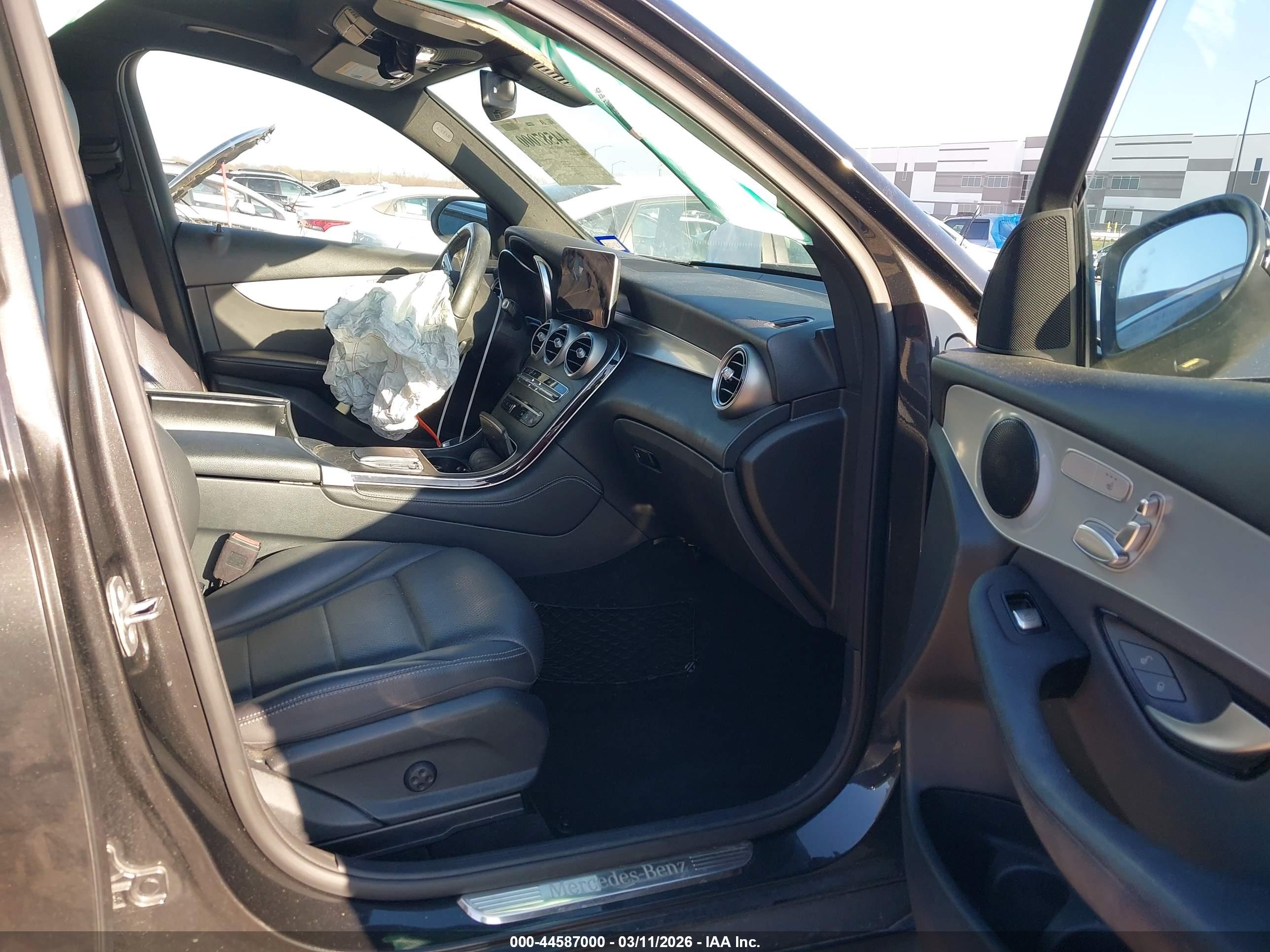 MERCEDES-BENZ GLC image 5