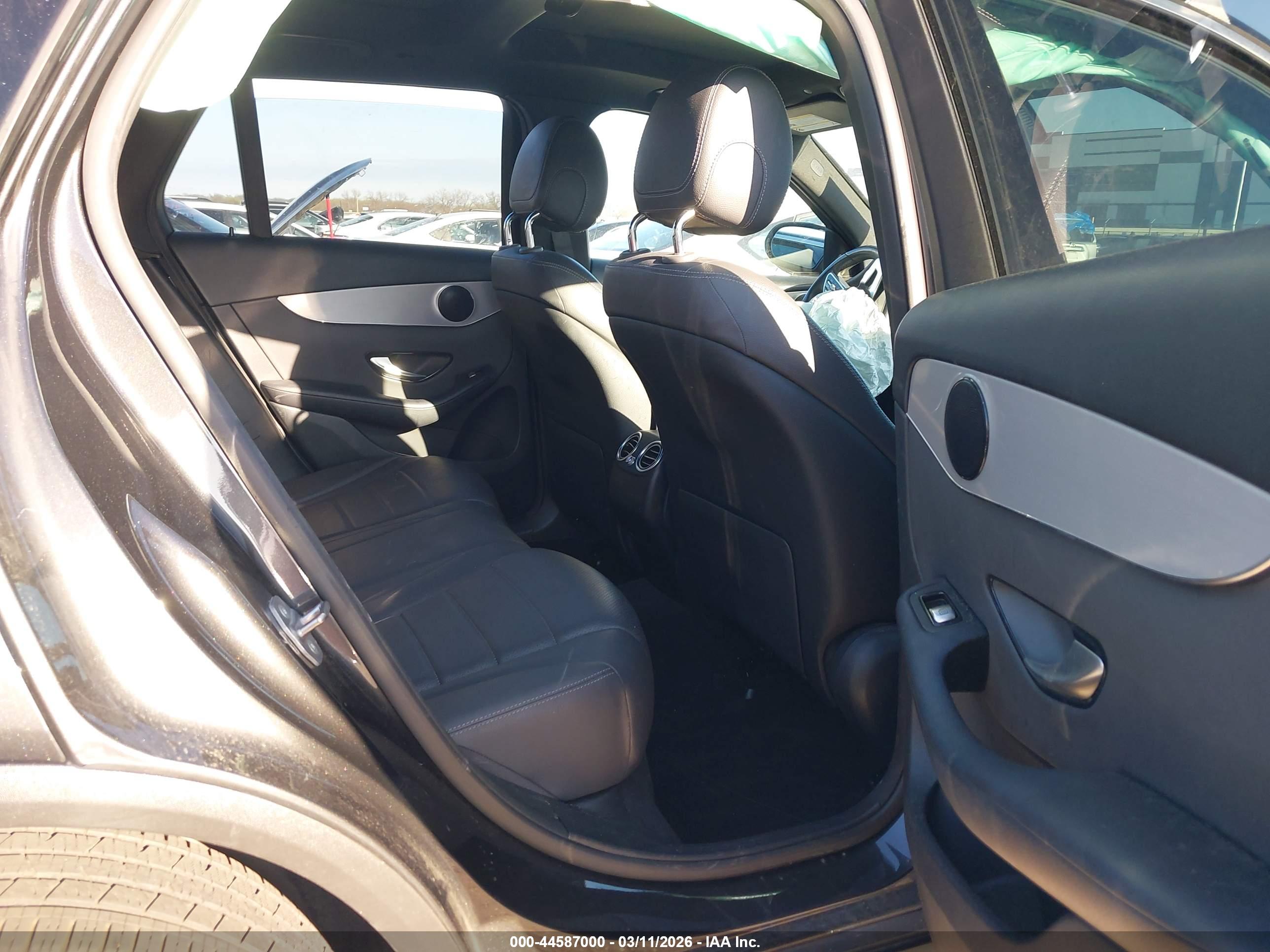 MERCEDES-BENZ GLC image 8