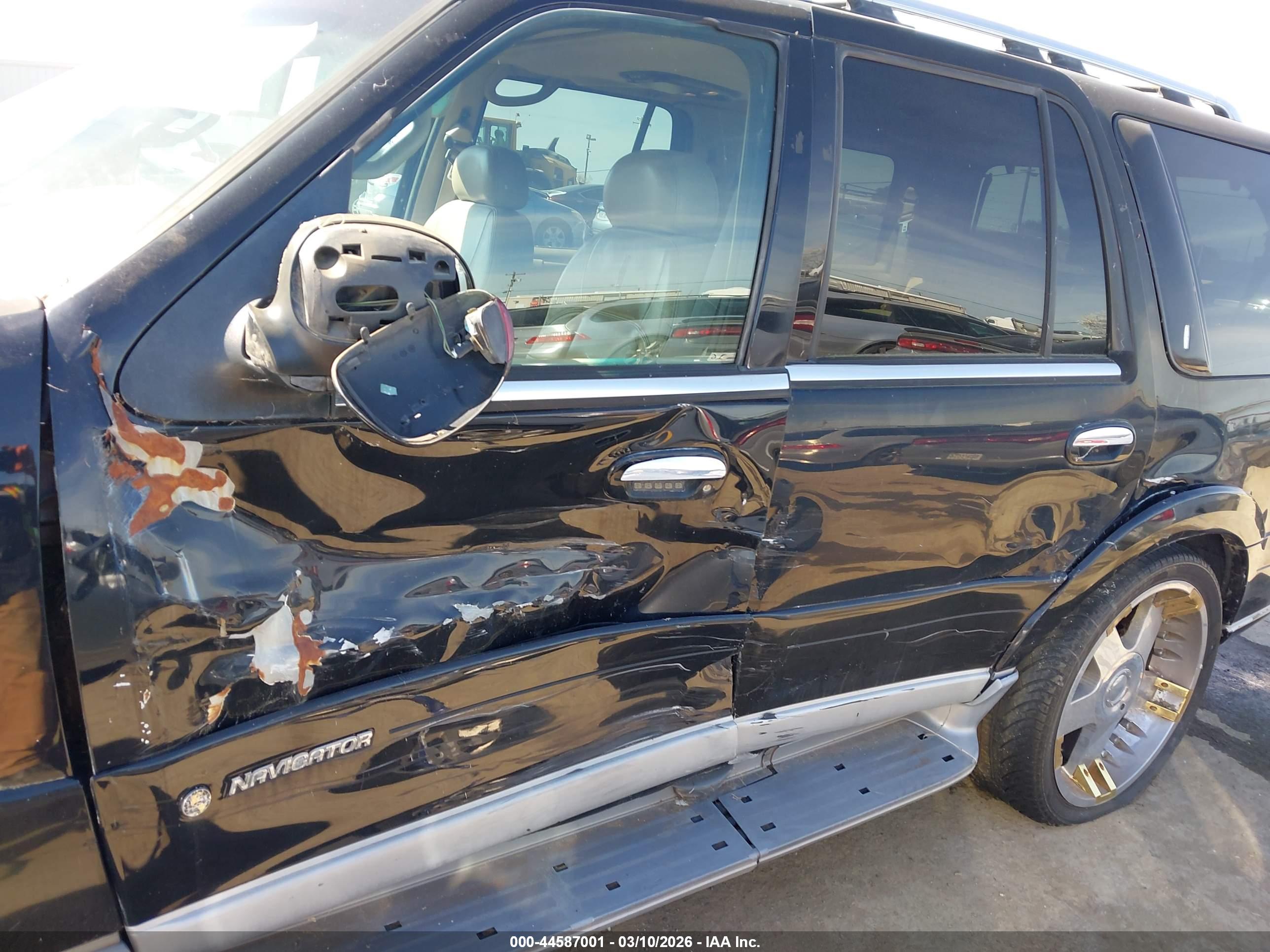 LINCOLN NAVIGATOR image 6