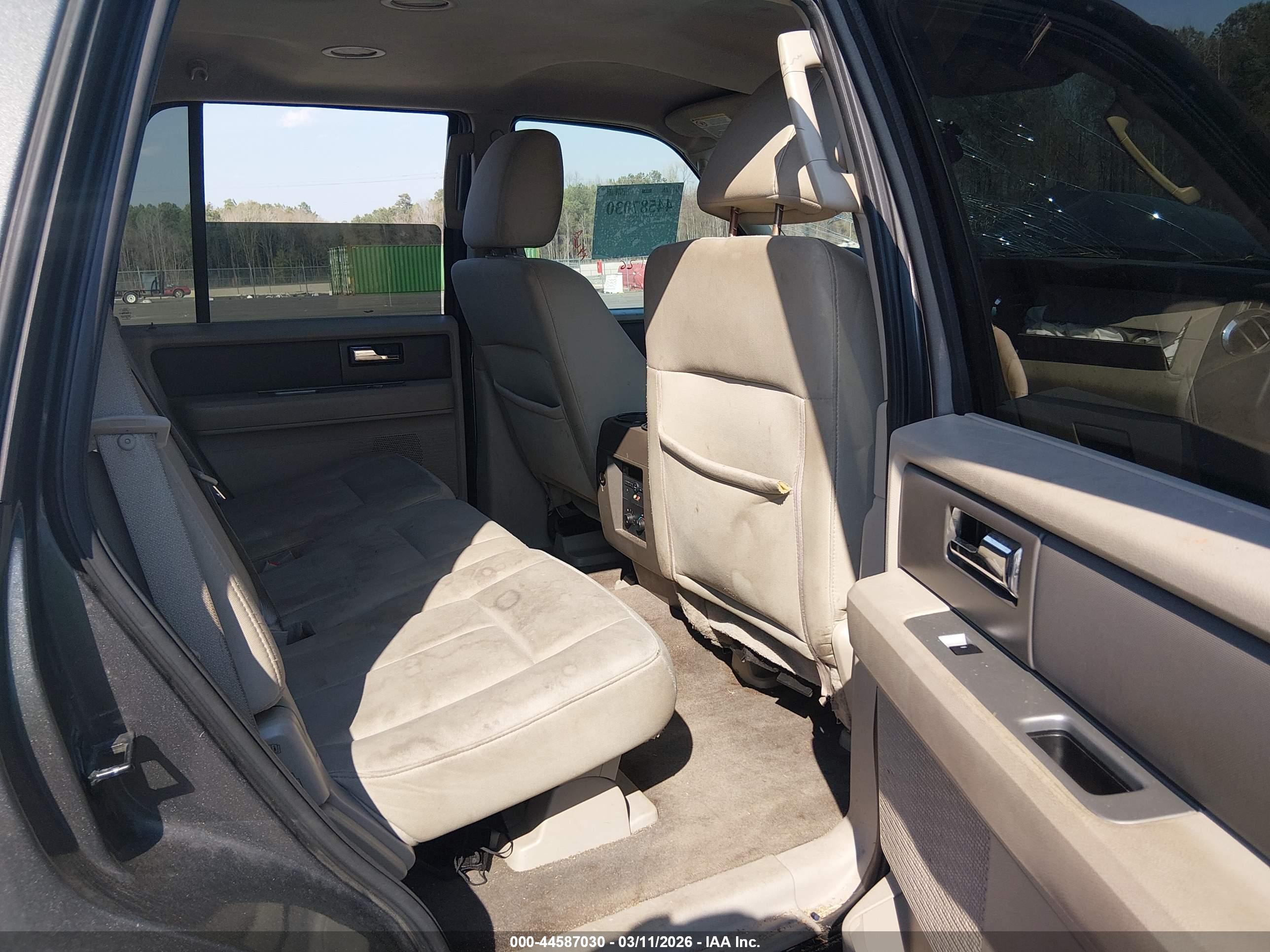 FORD EXPEDITION image 8