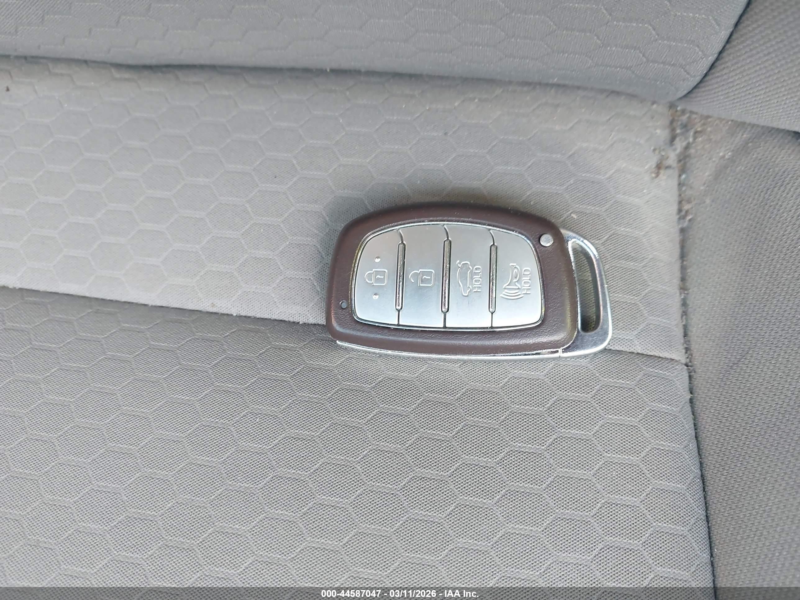 HYUNDAI ELANTRA image 11