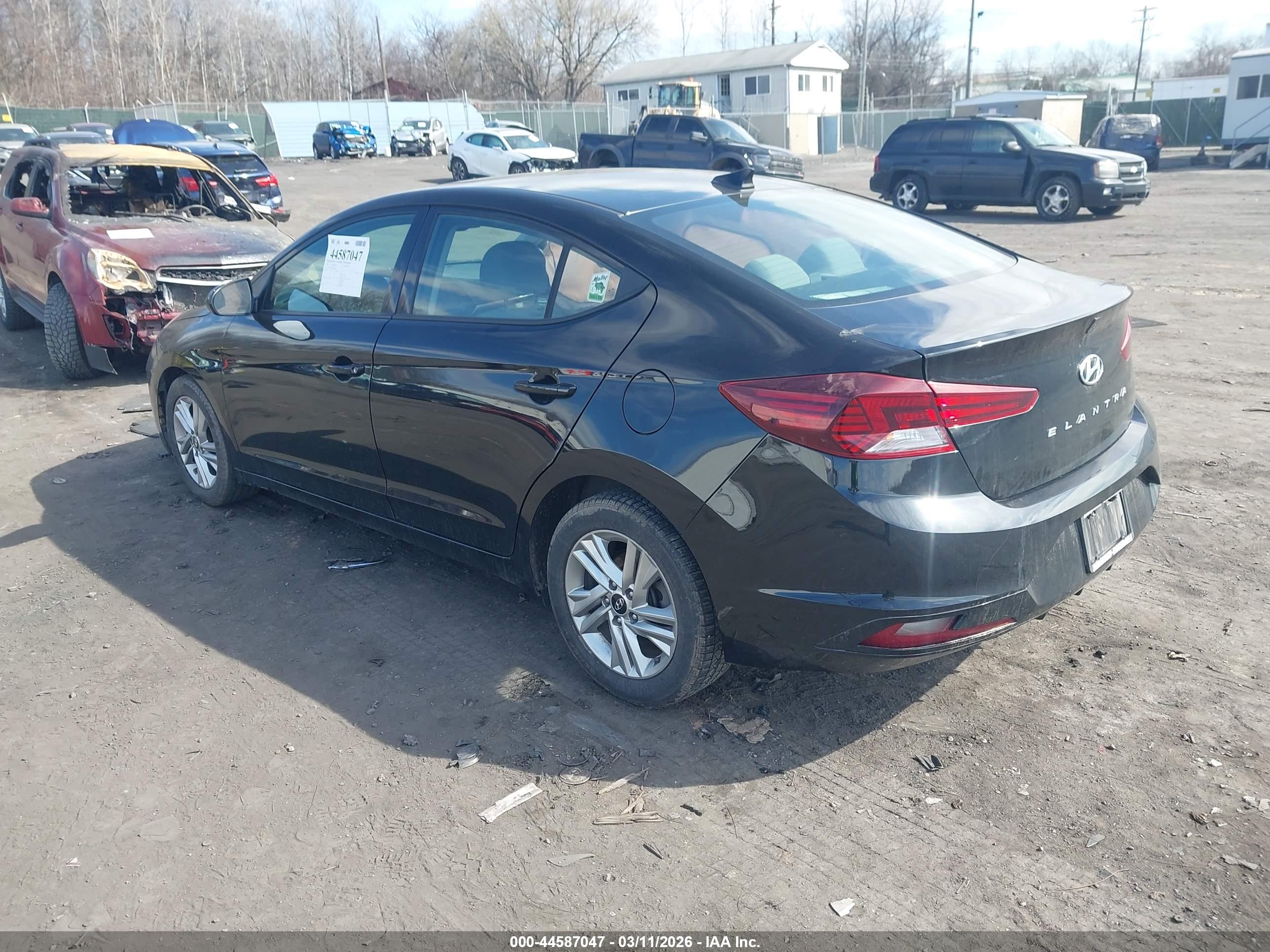 HYUNDAI ELANTRA image 3