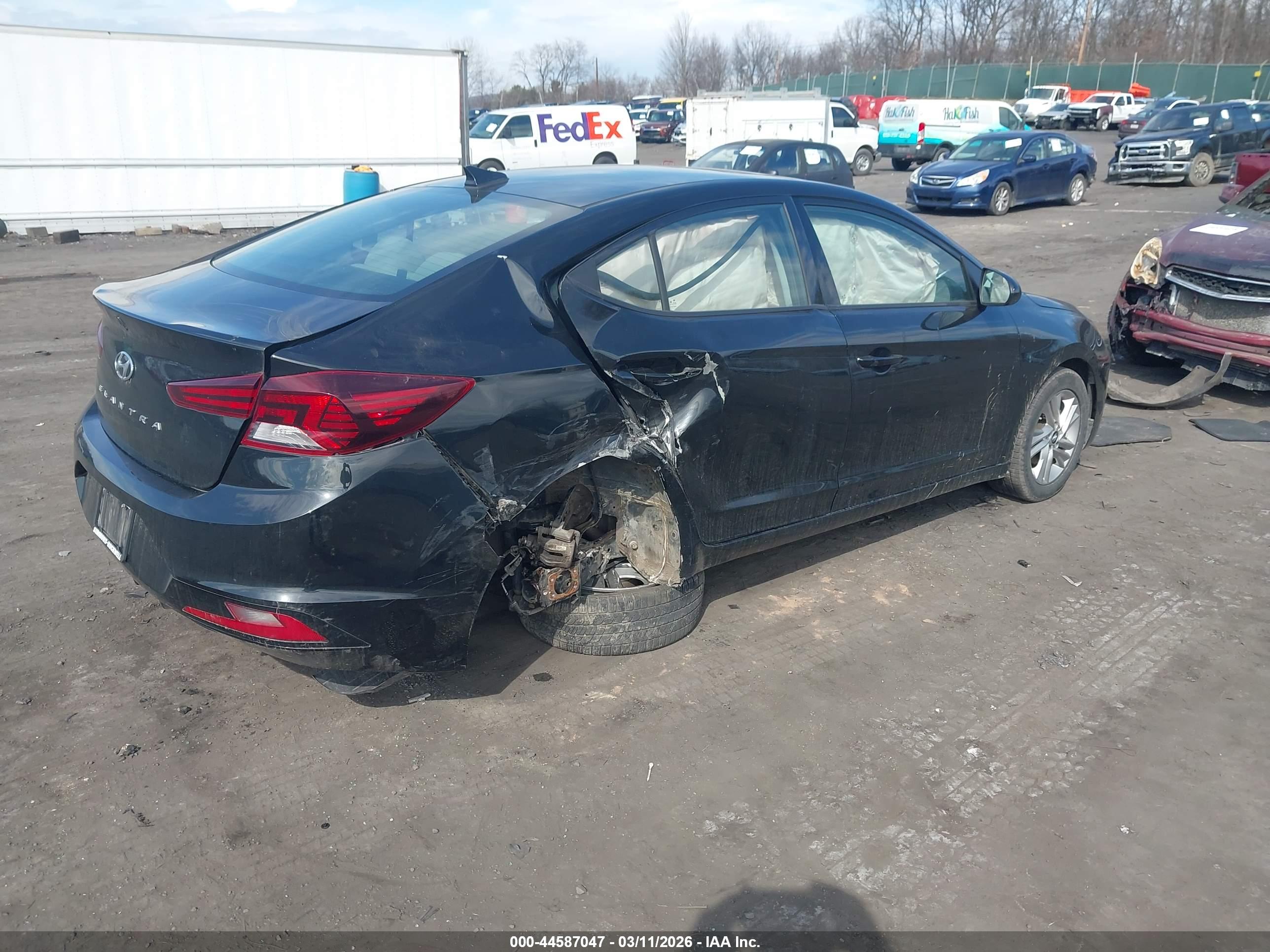 HYUNDAI ELANTRA image 4