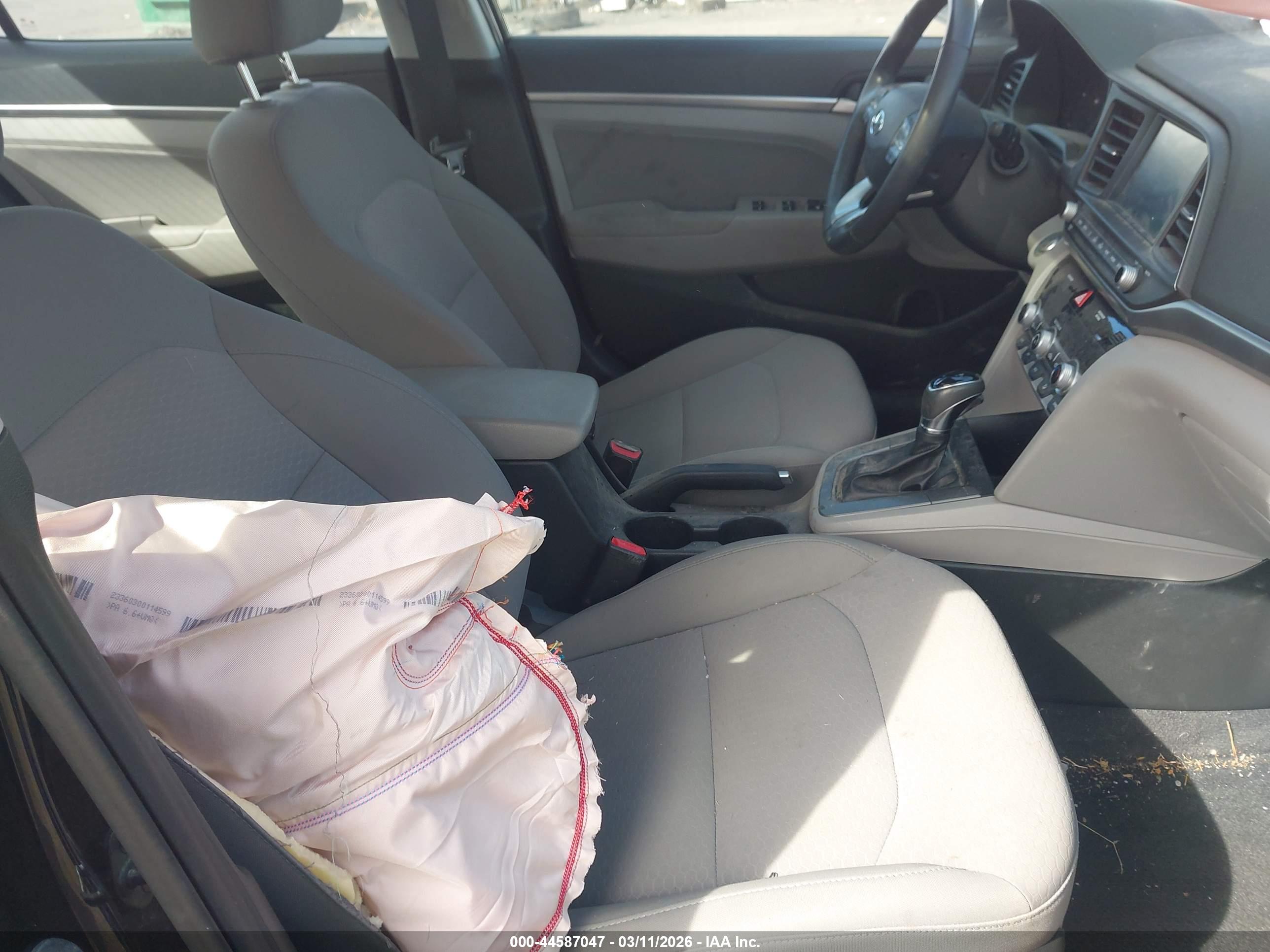 HYUNDAI ELANTRA image 5