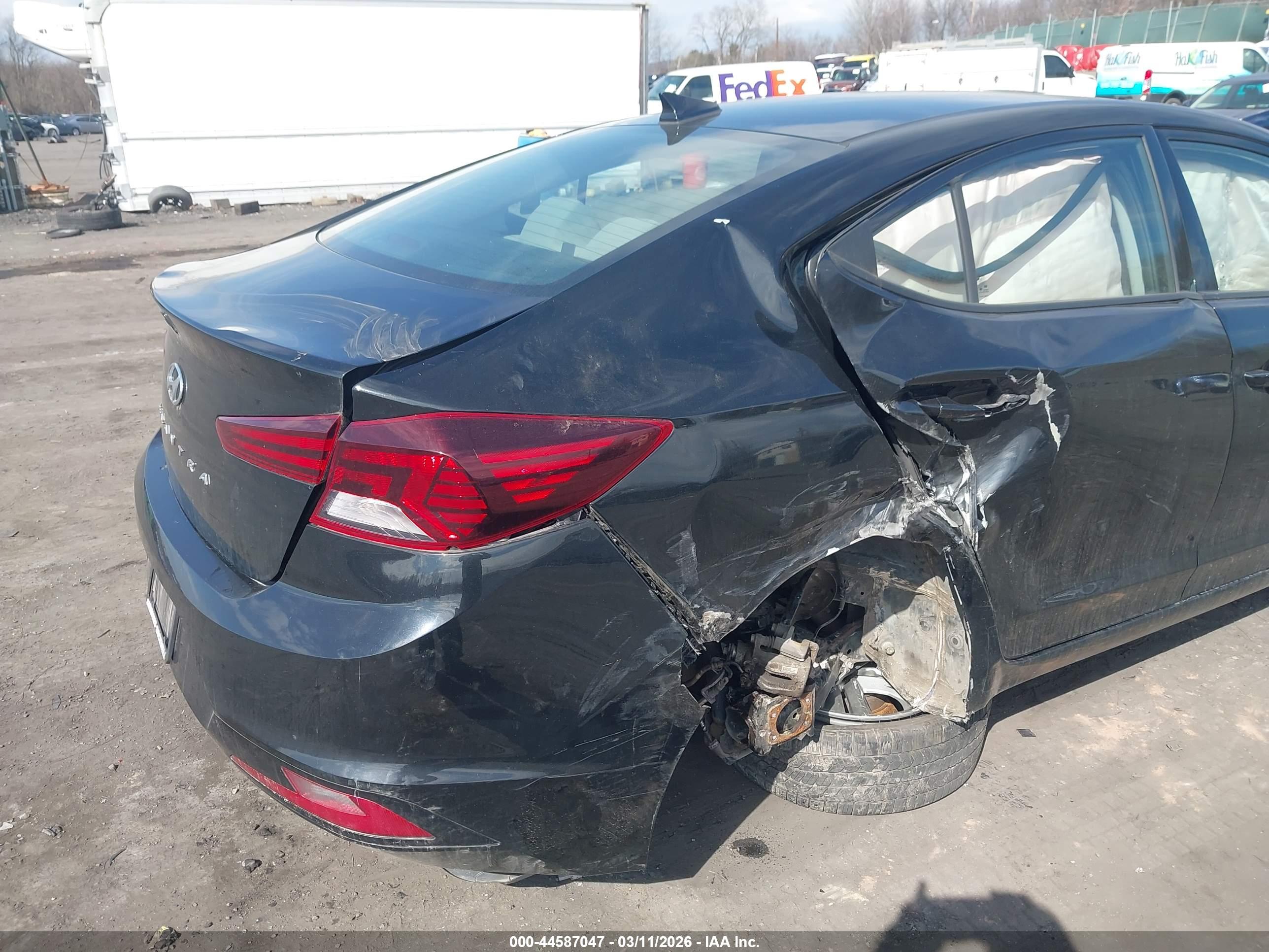HYUNDAI ELANTRA image 6