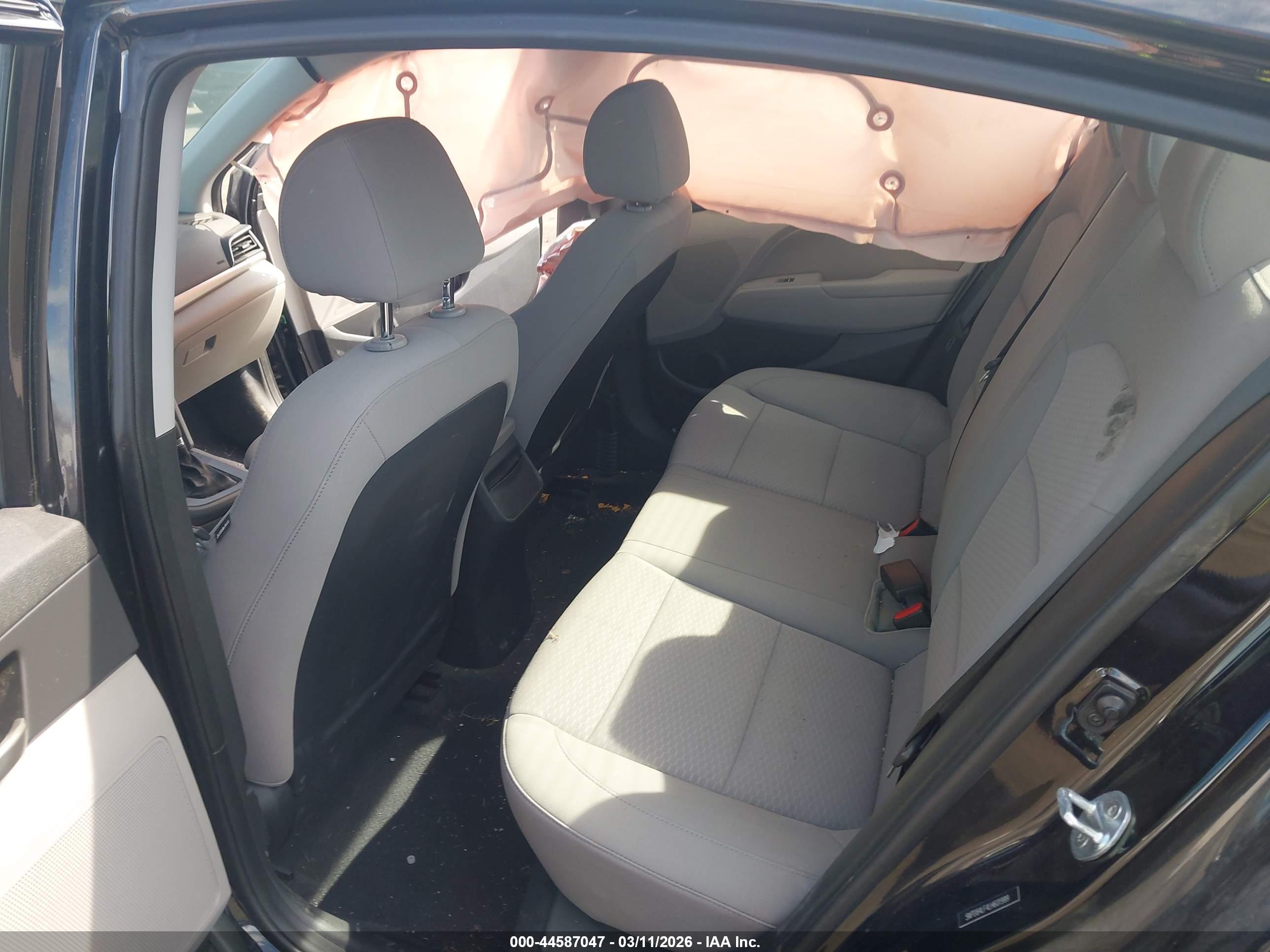 HYUNDAI ELANTRA image 8