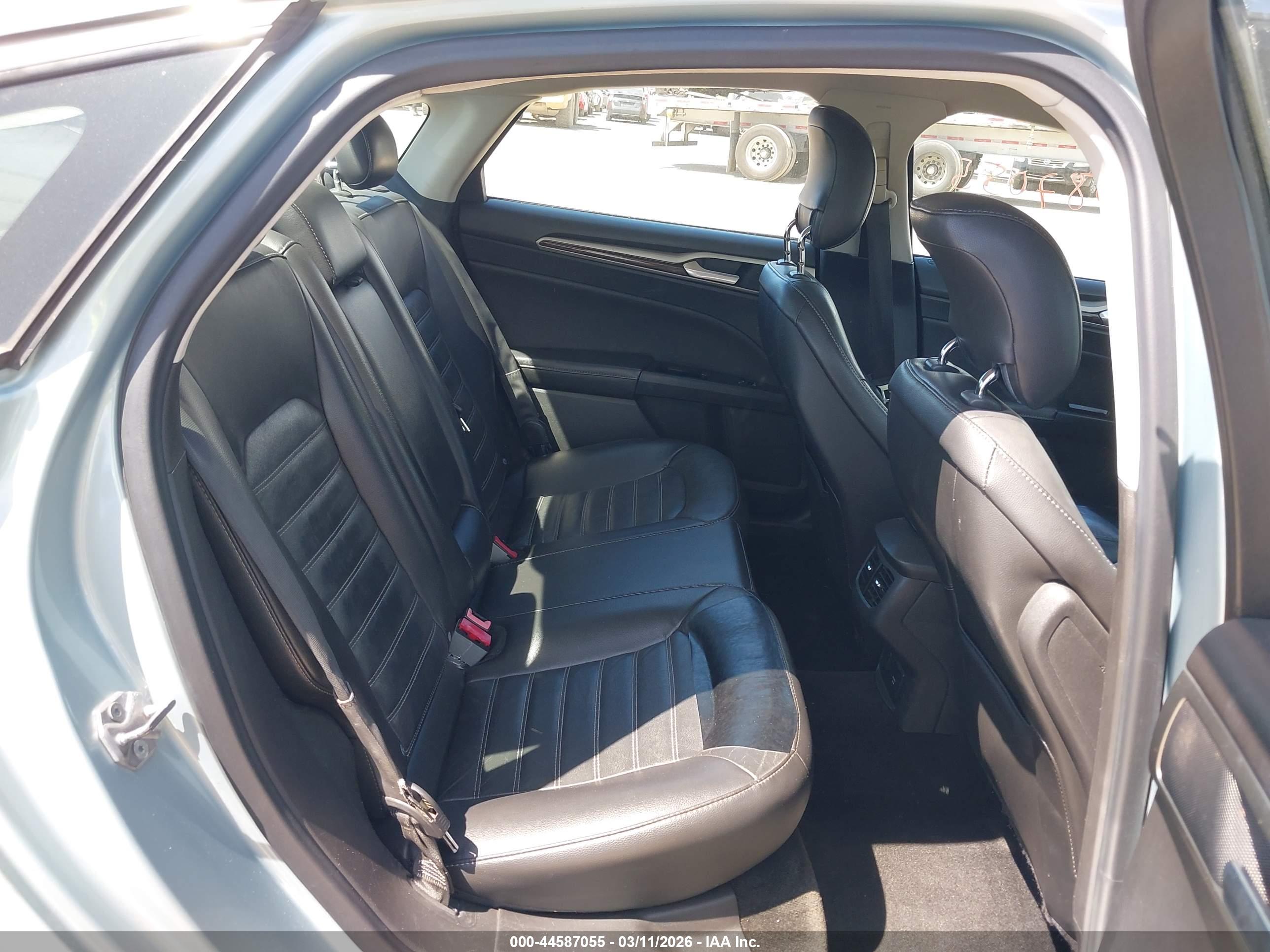 FORD FUSION image 8