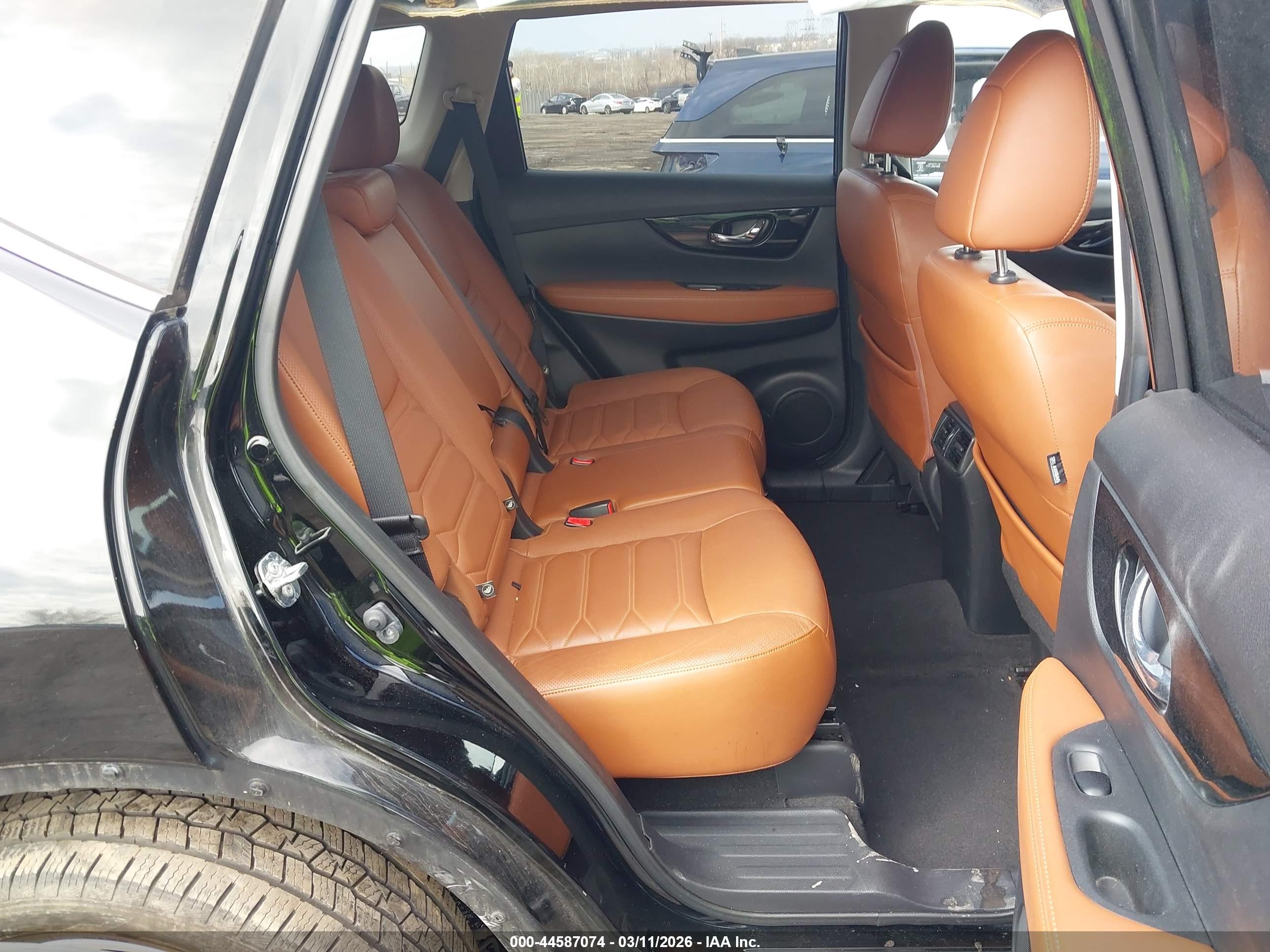 NISSAN ROGUE image 8