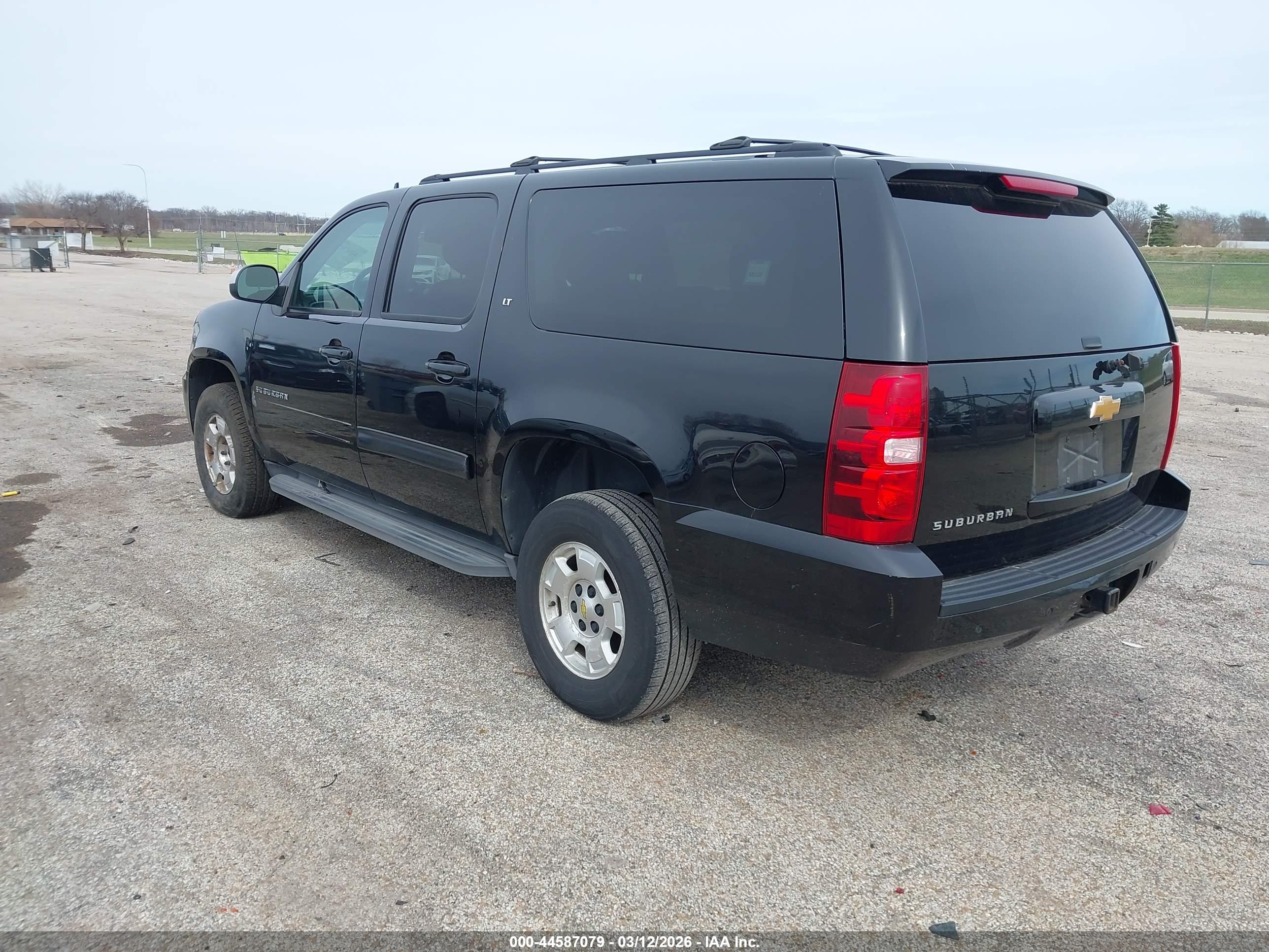 CHEVROLET SUBURBAN image 3