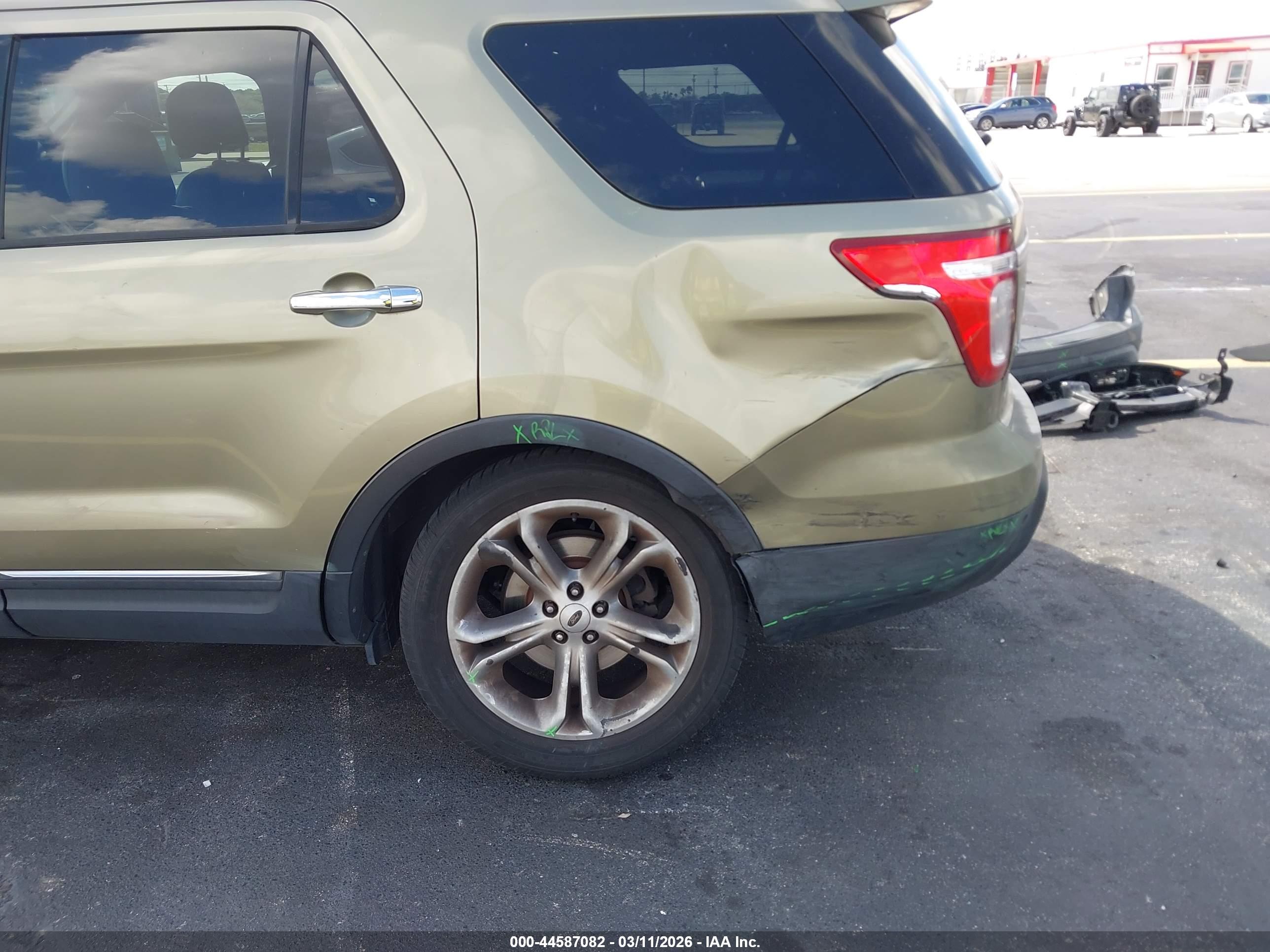 FORD EXPLORER image 6
