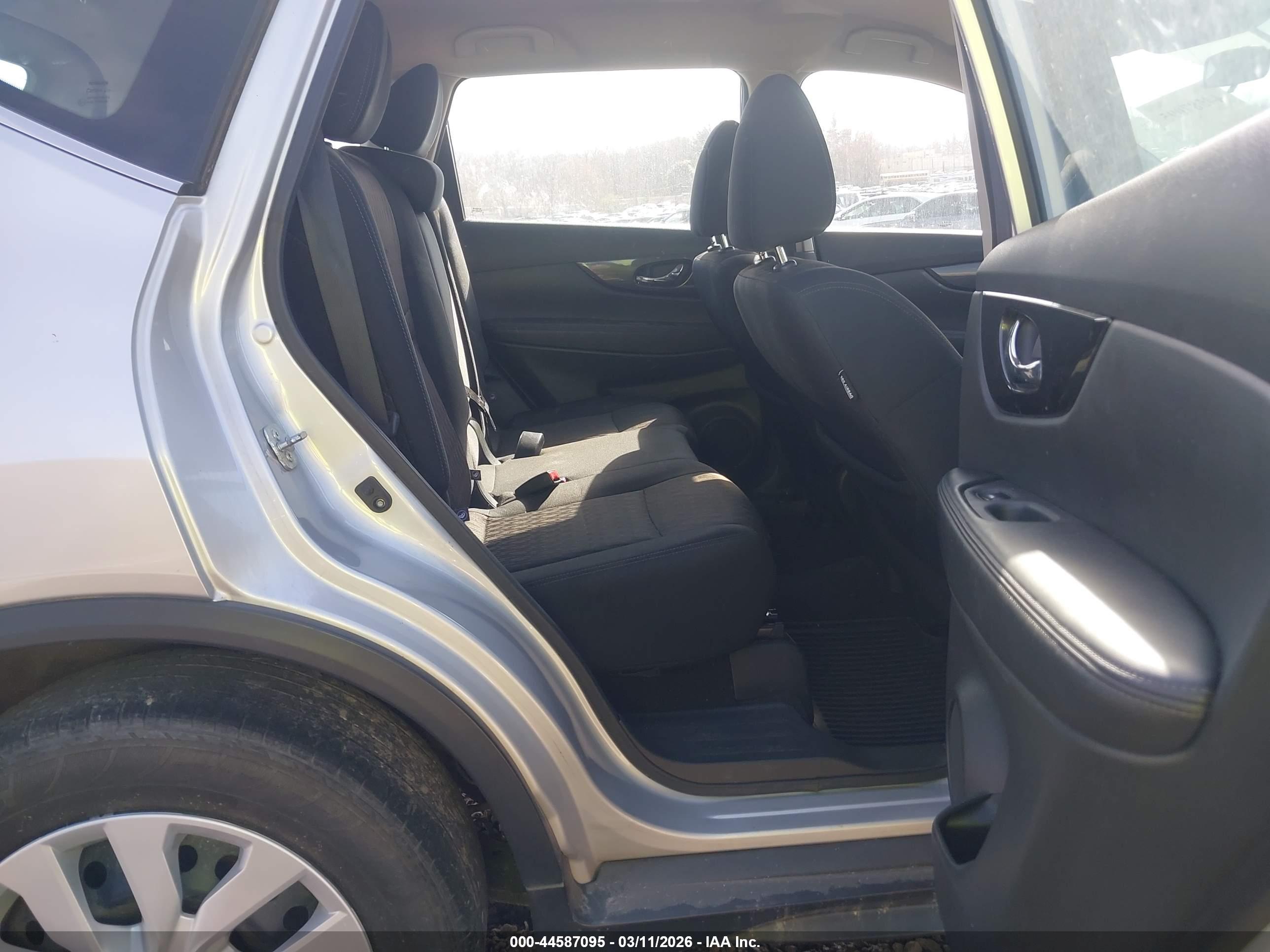 NISSAN ROGUE image 8