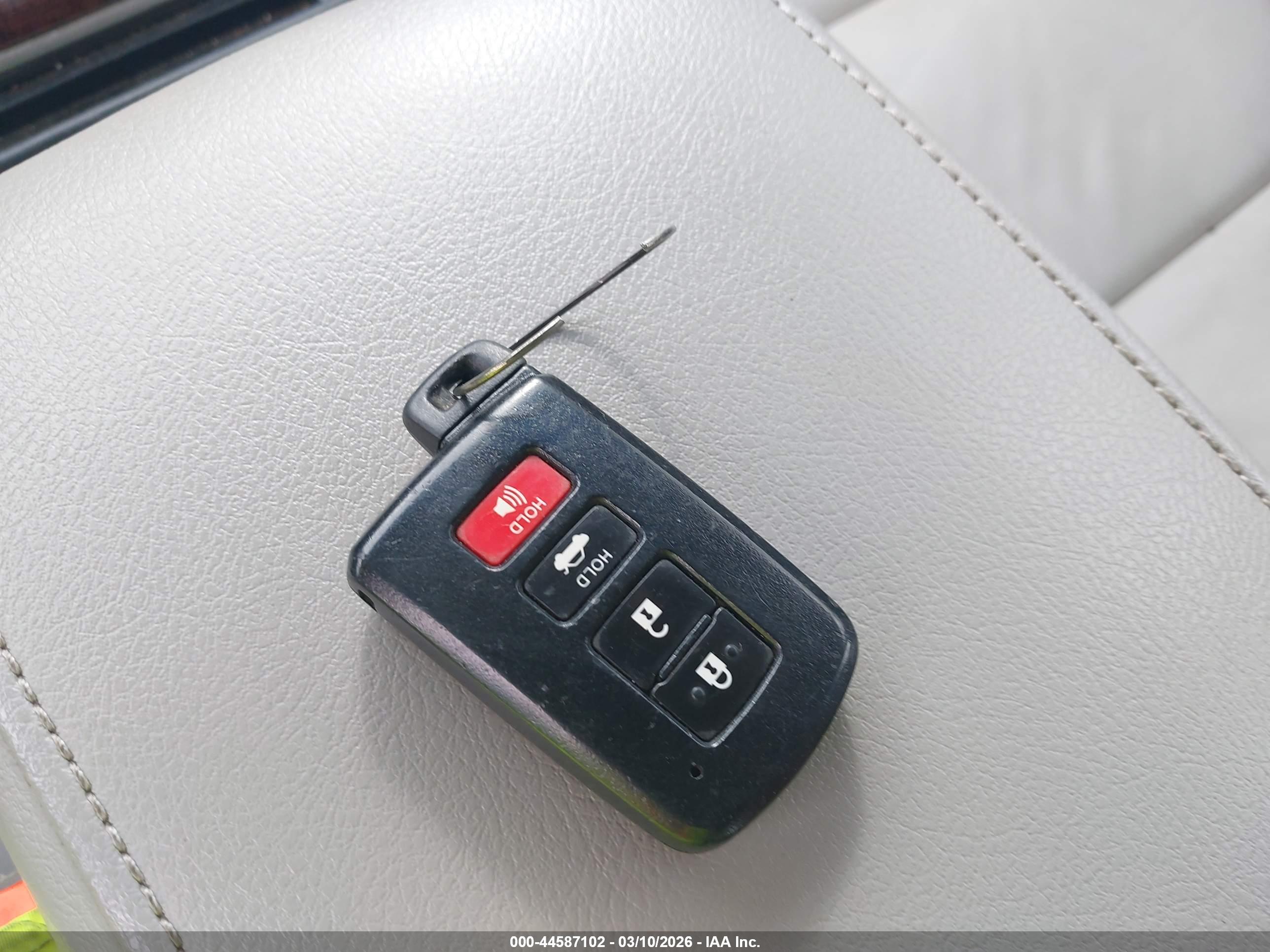 TOYOTA CAMRY image 11
