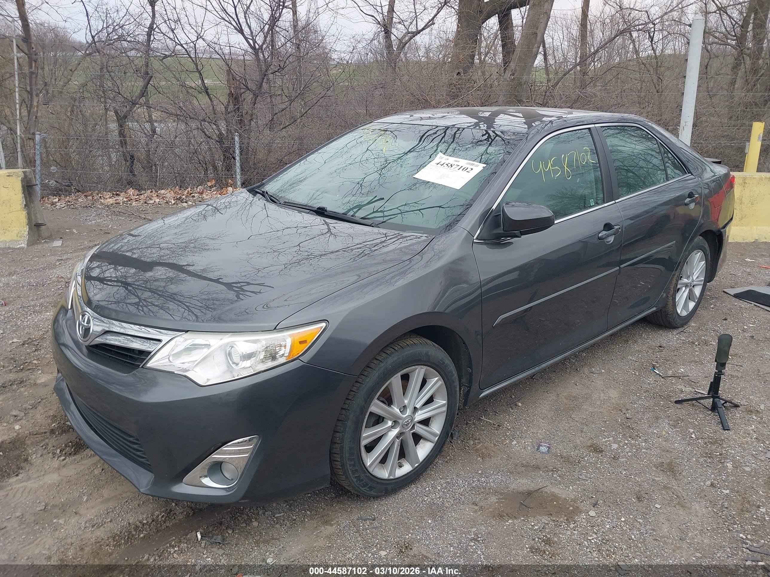 TOYOTA CAMRY image 2
