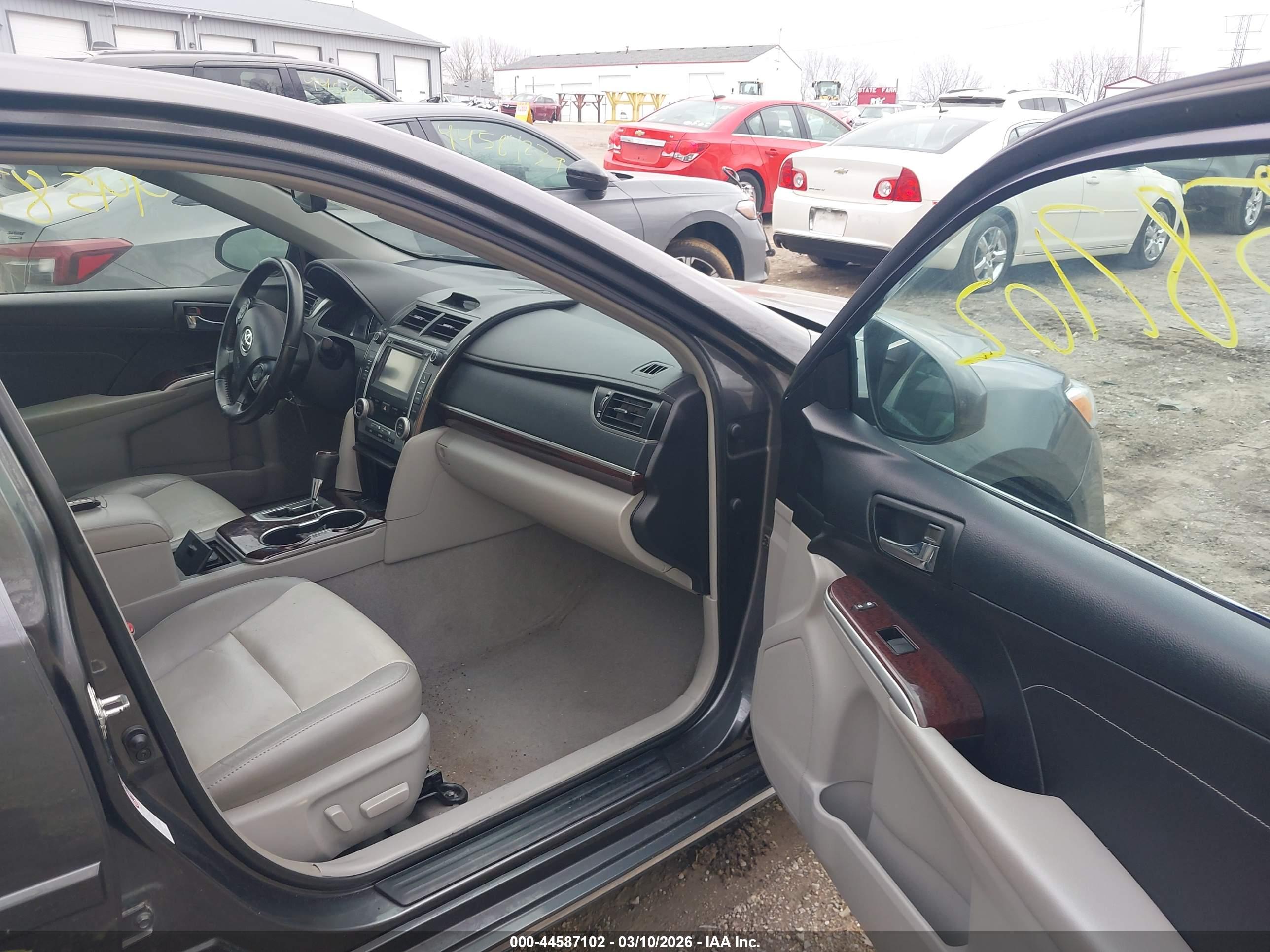TOYOTA CAMRY image 5