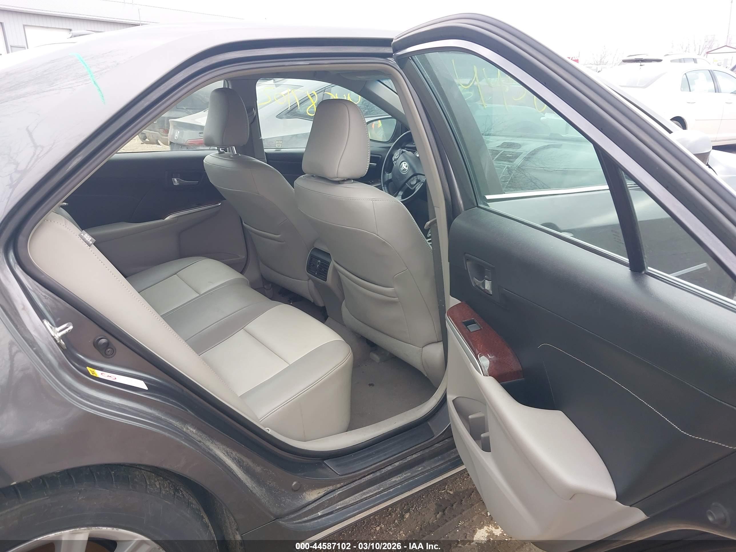 TOYOTA CAMRY image 8