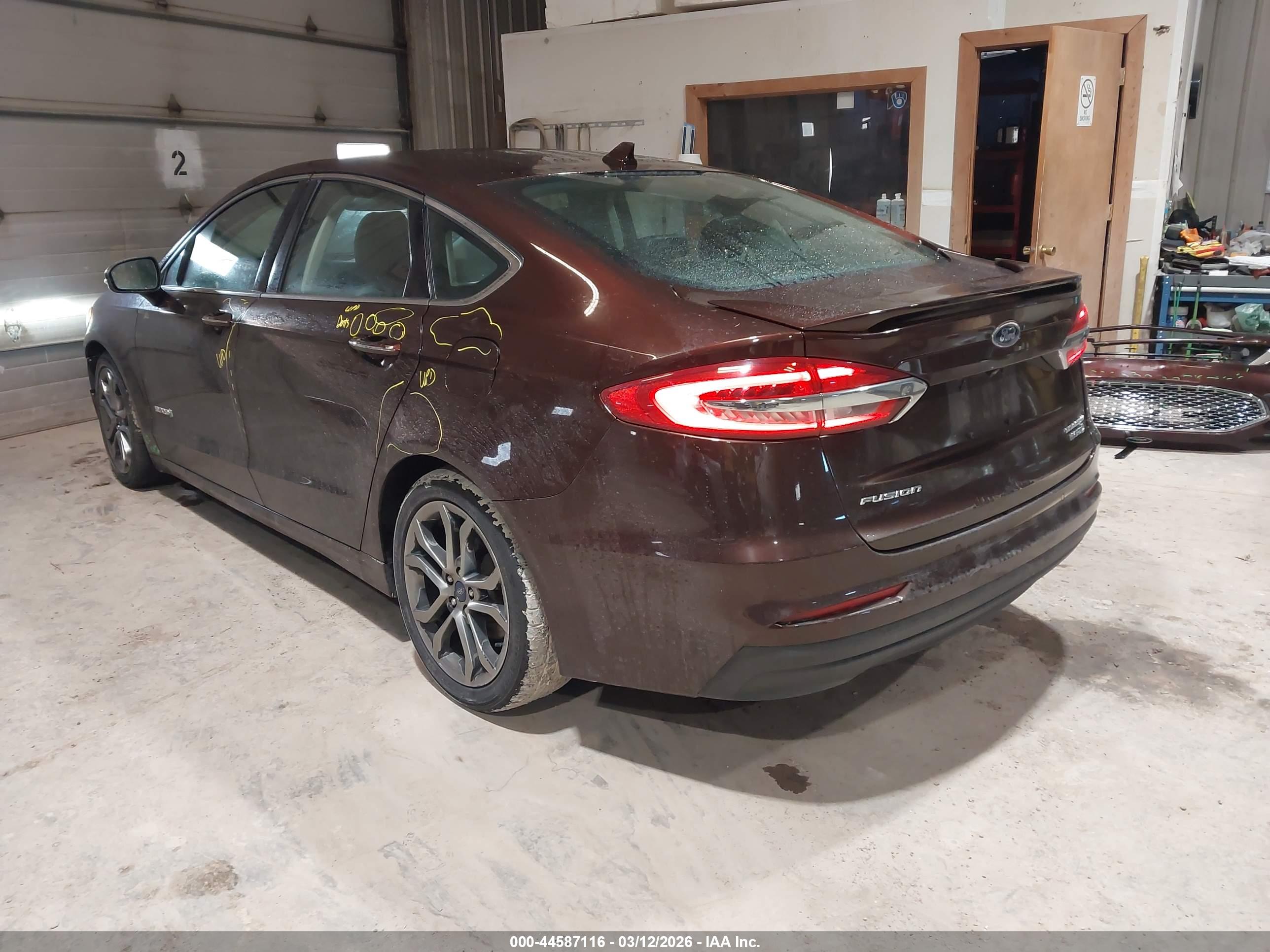 FORD FUSION image 3