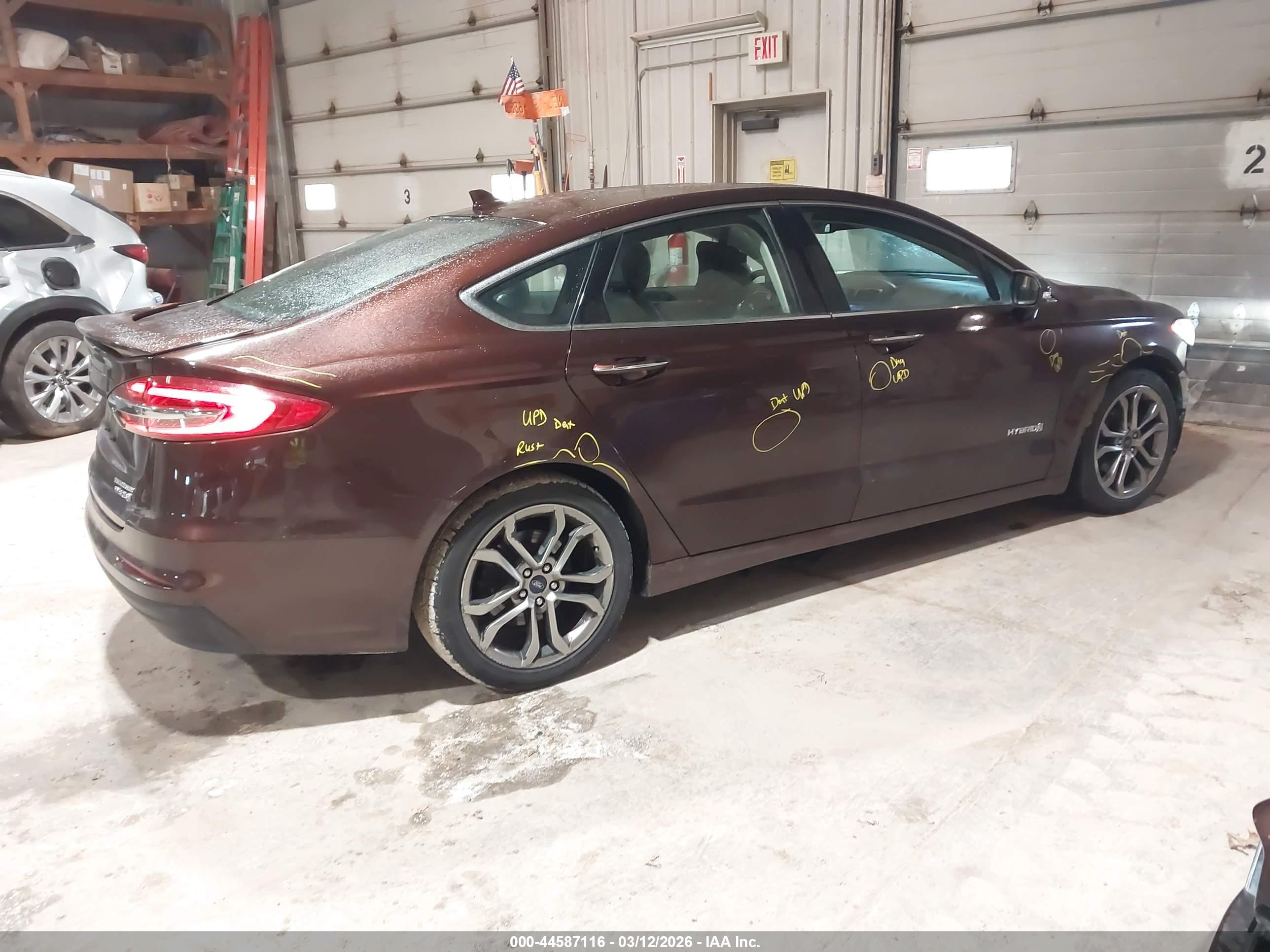 FORD FUSION image 4
