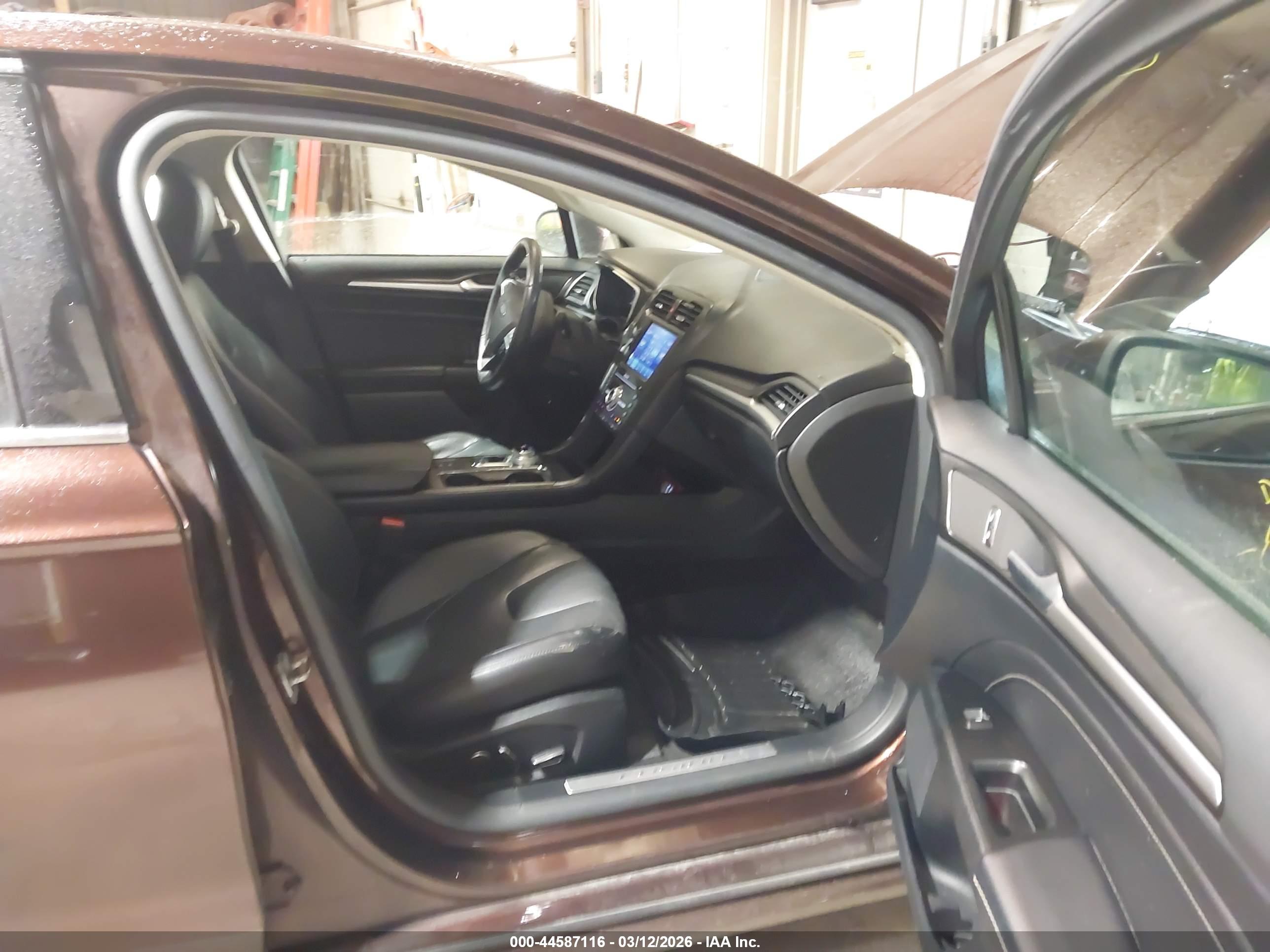FORD FUSION image 5
