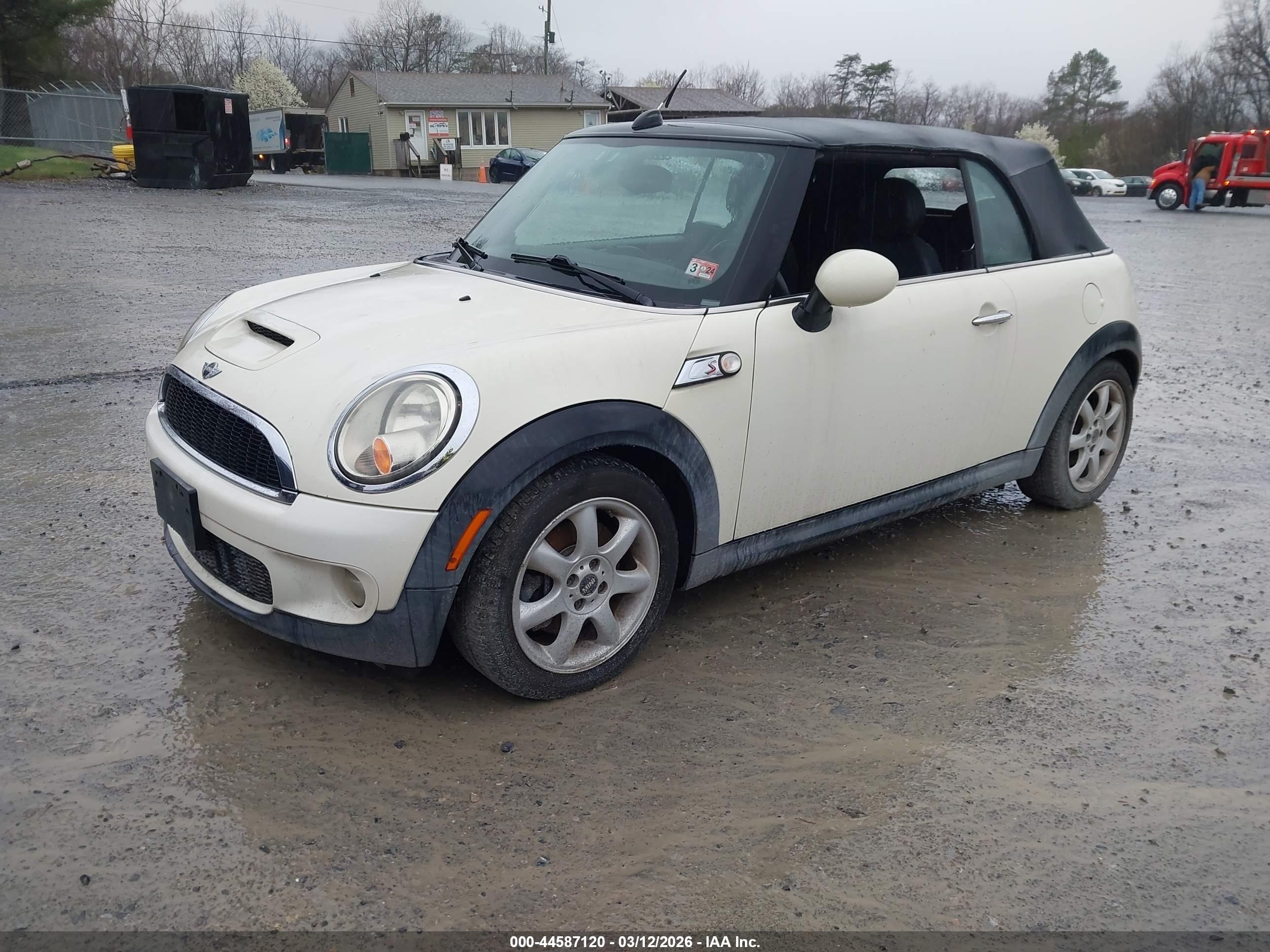 MINI COOPER image 2