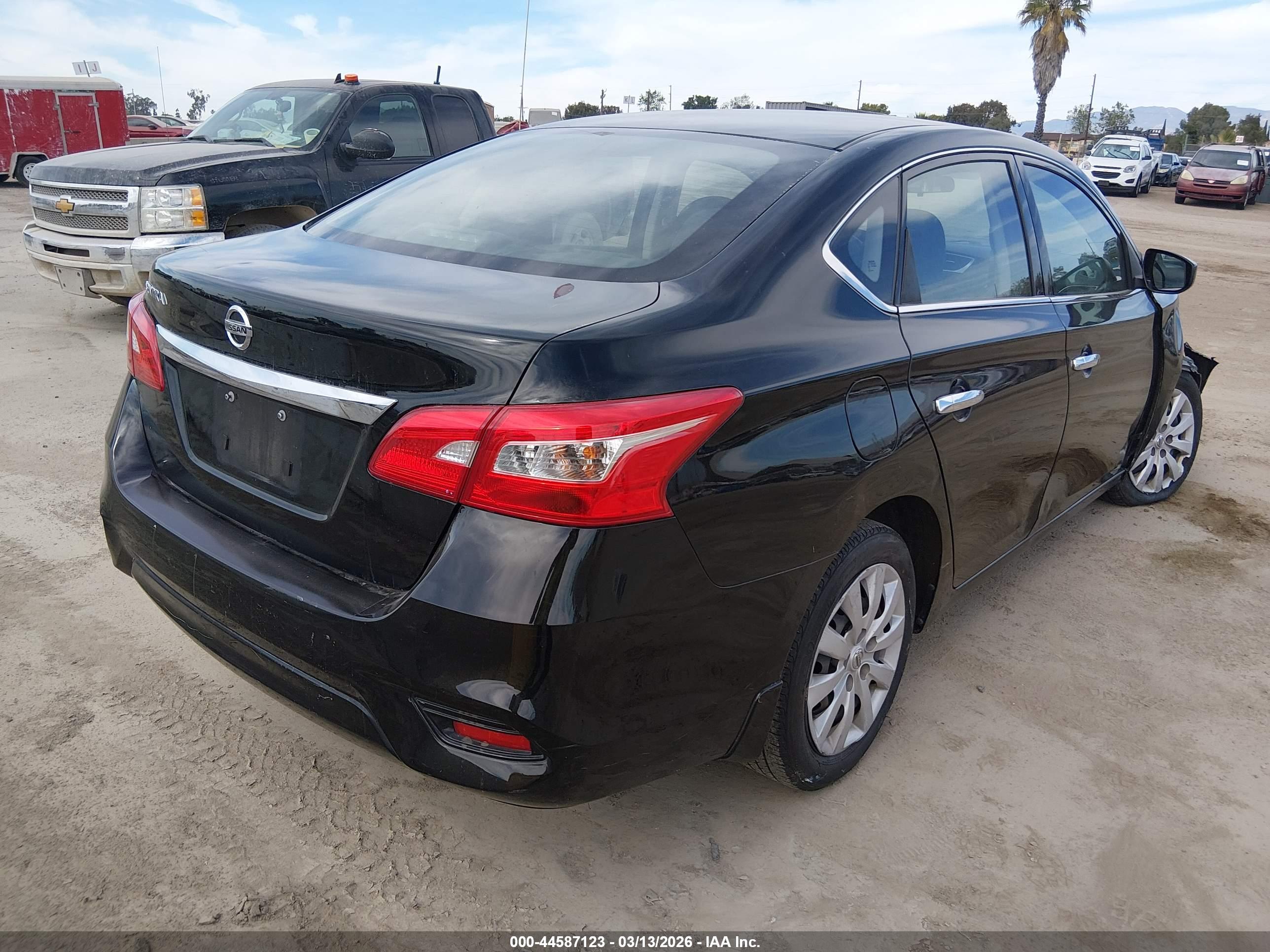 NISSAN SENTRA image 4