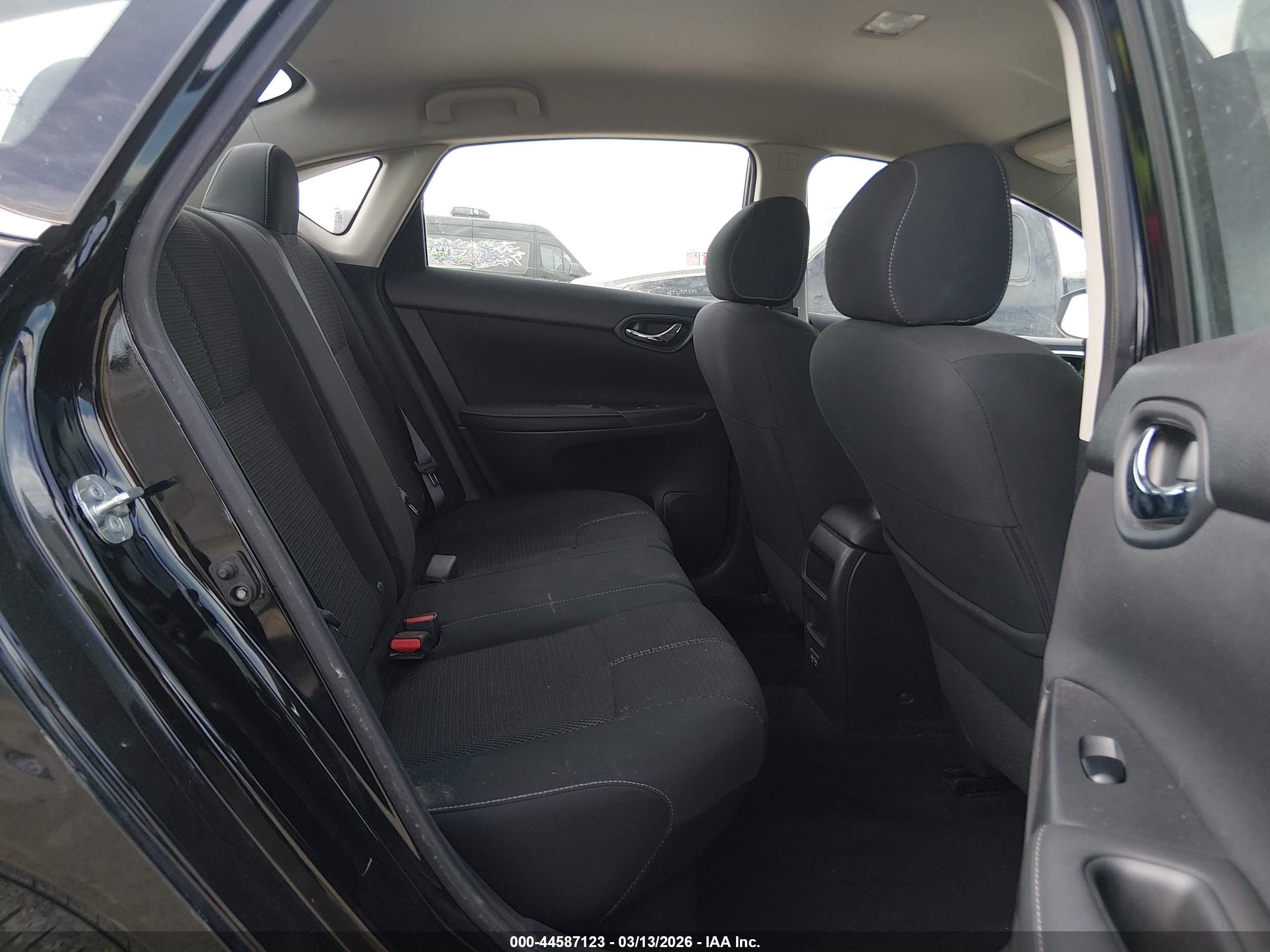 NISSAN SENTRA image 8