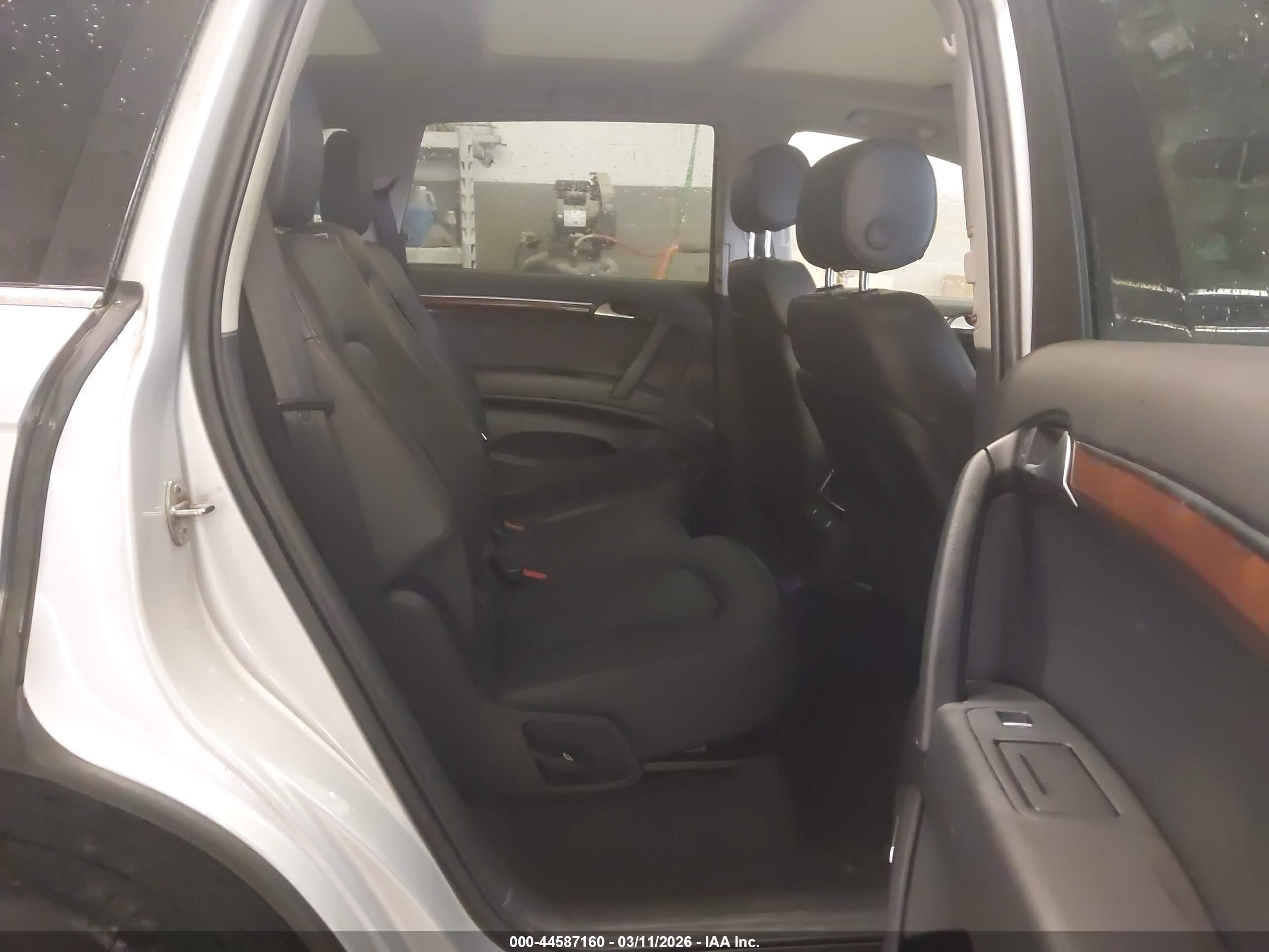 AUDI Q7 image 8