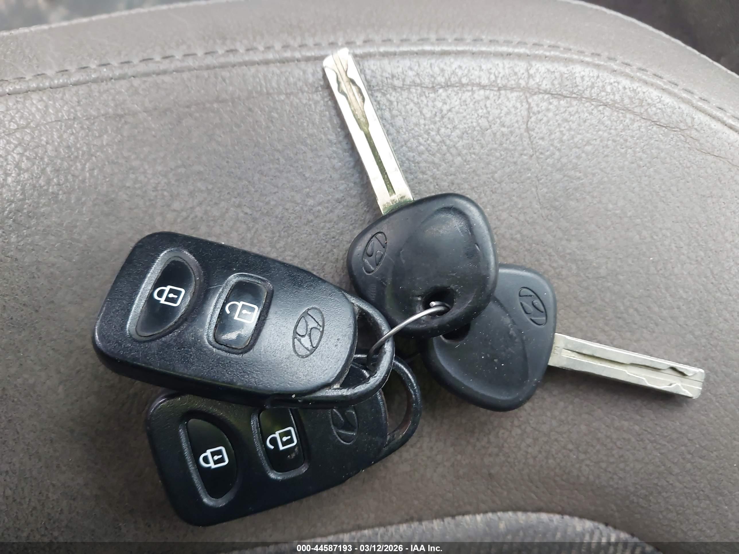 HYUNDAI TUCSON image 11