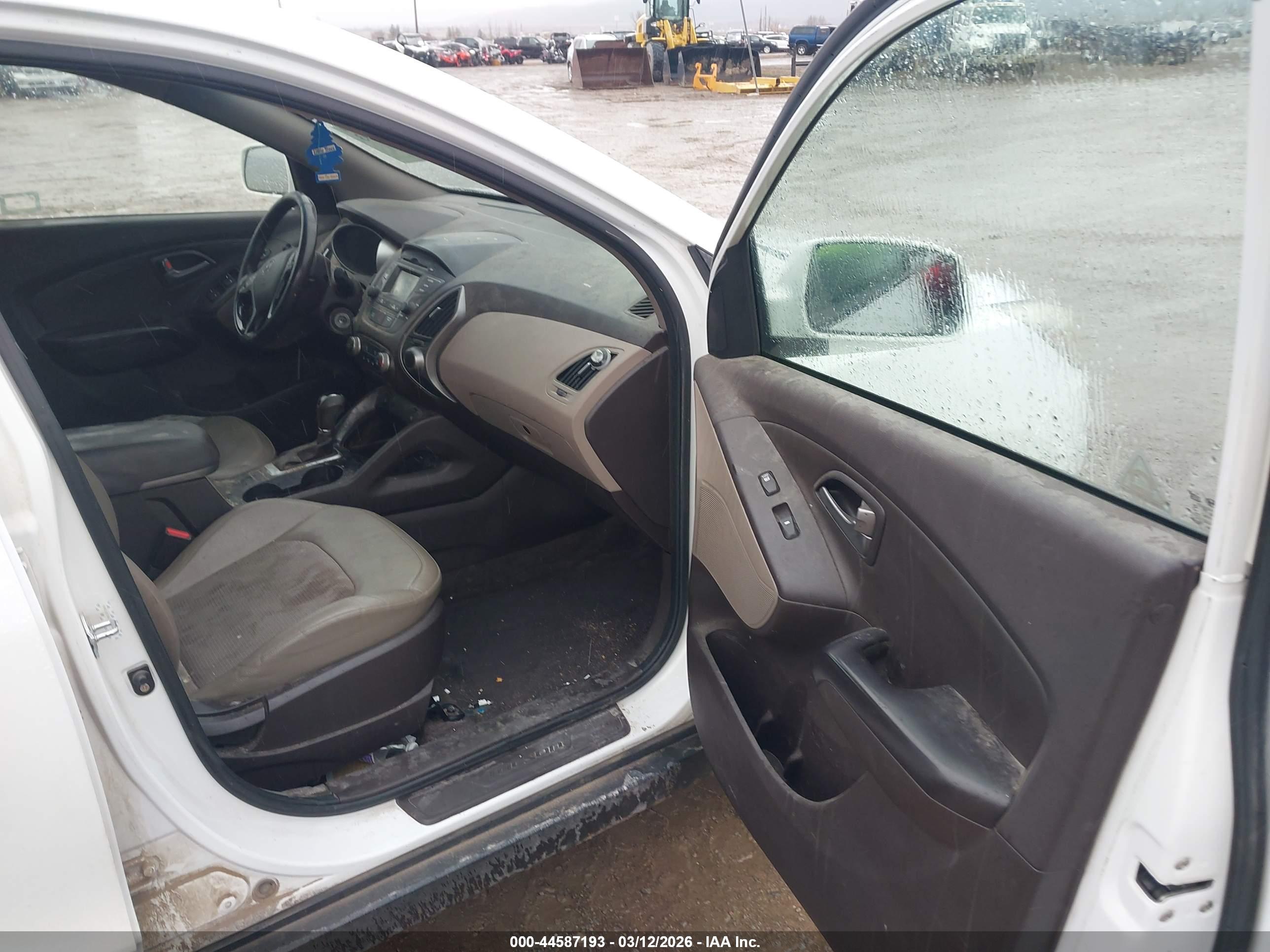 HYUNDAI TUCSON image 5
