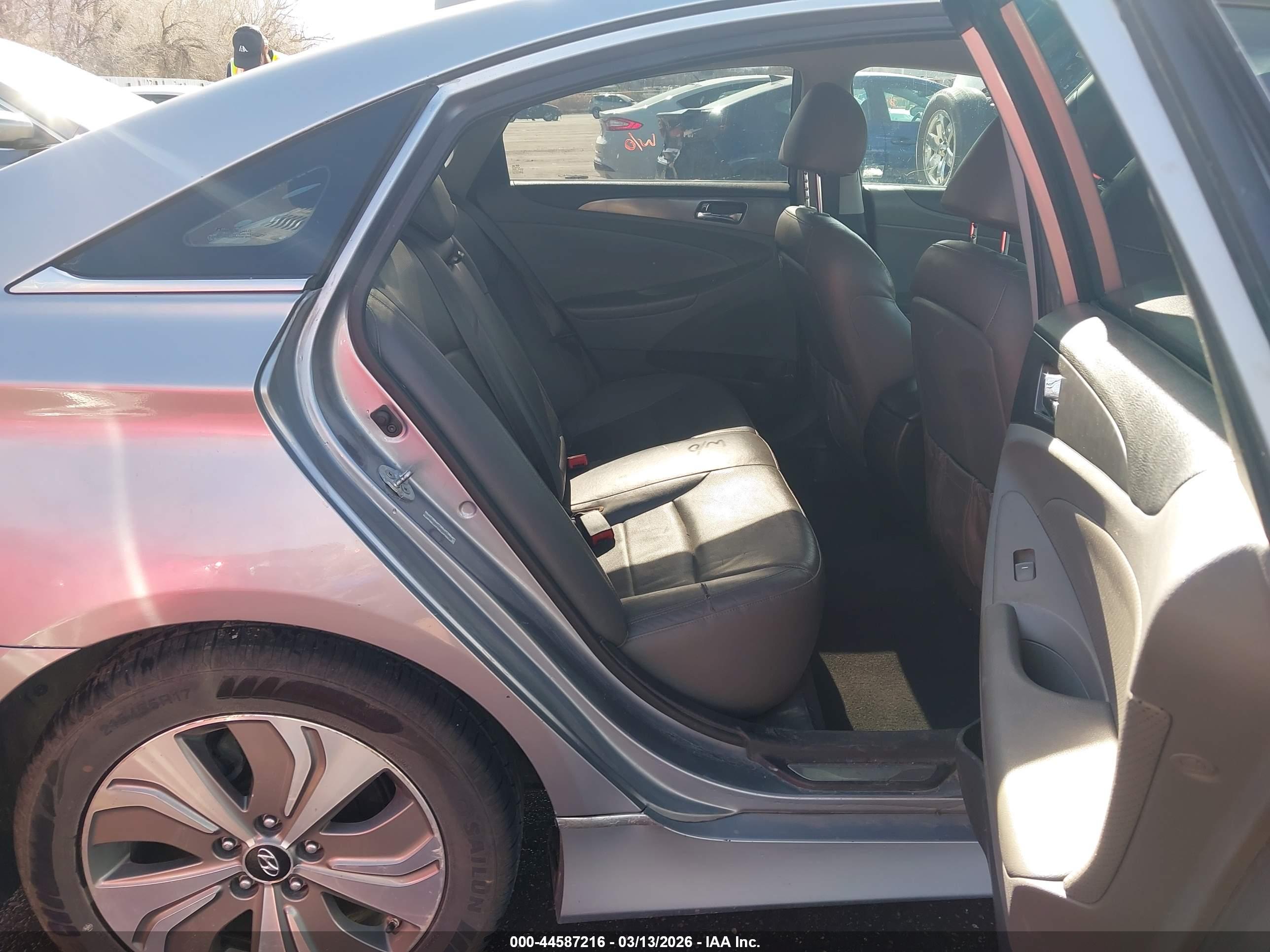 HYUNDAI SONATA image 8