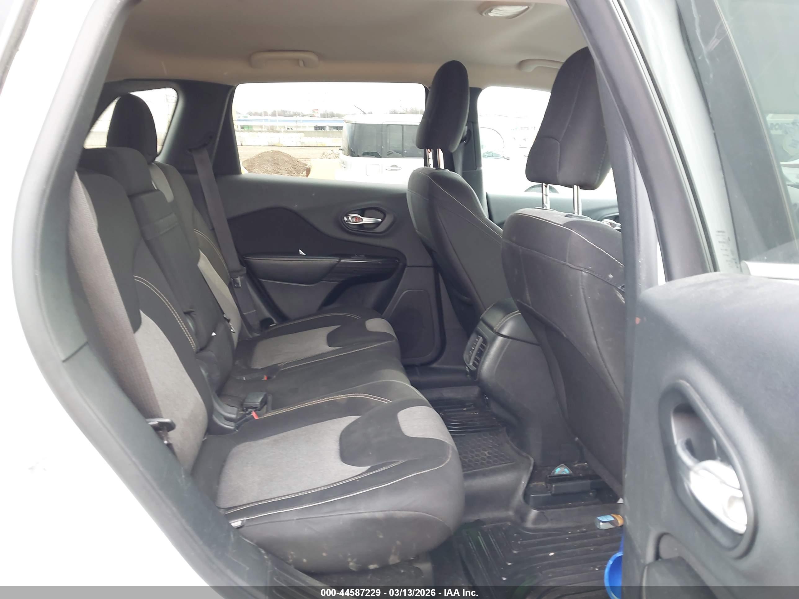 JEEP CHEROKEE image 8