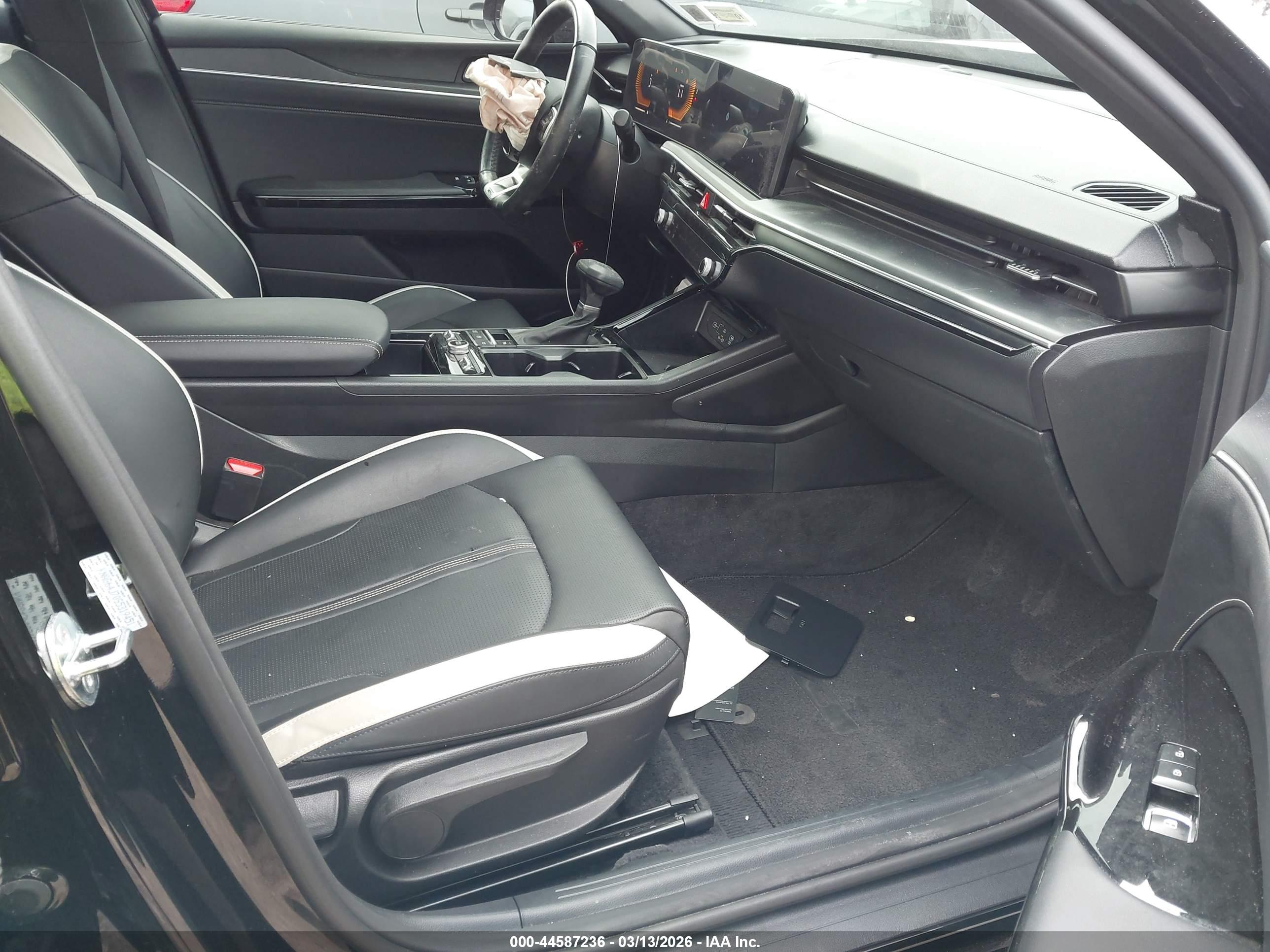 KIA K5 image 5