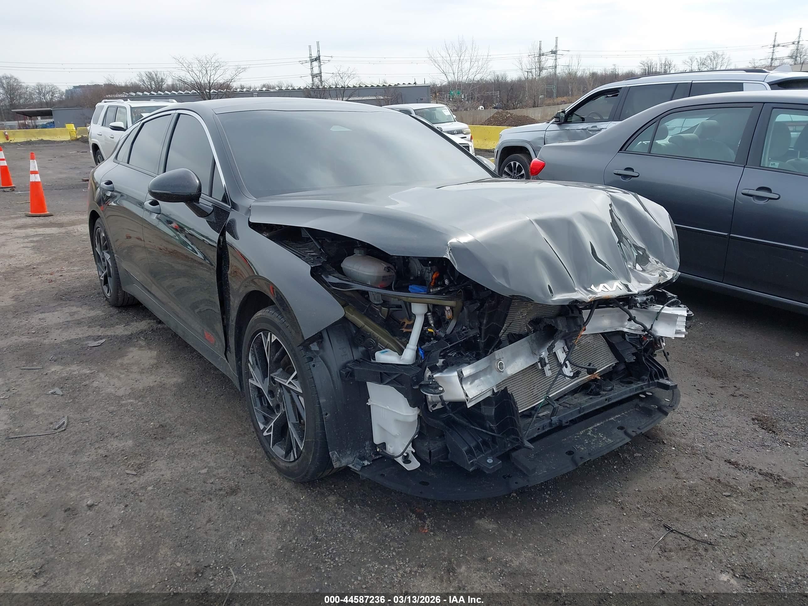 KIA K5 image 6