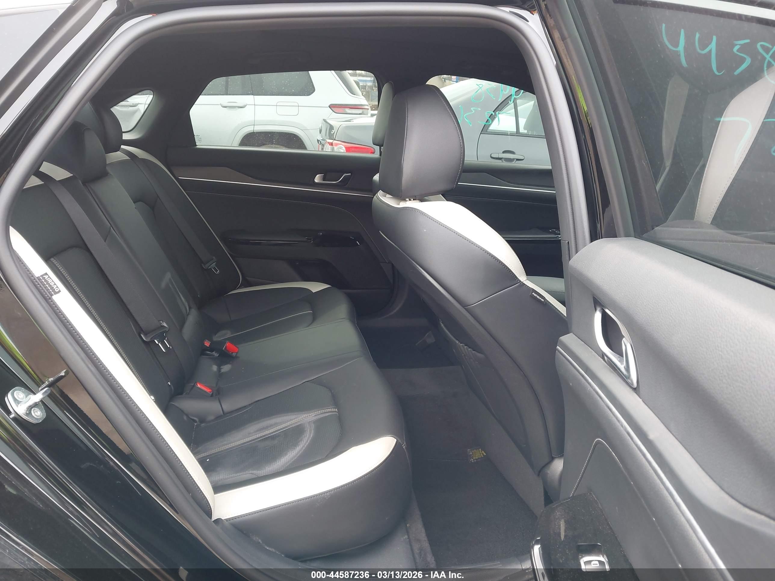 KIA K5 image 8