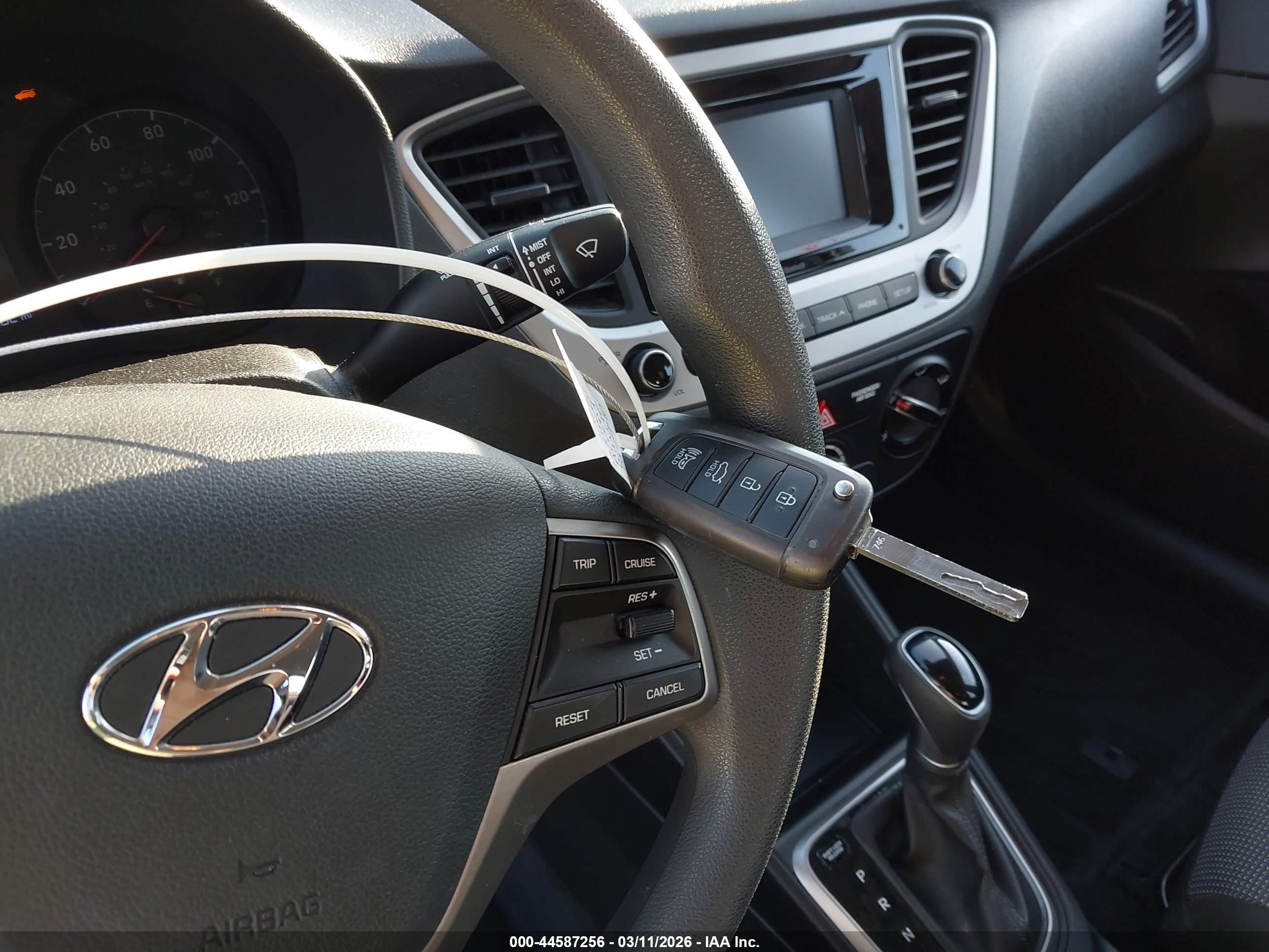 HYUNDAI ACCENT image 11