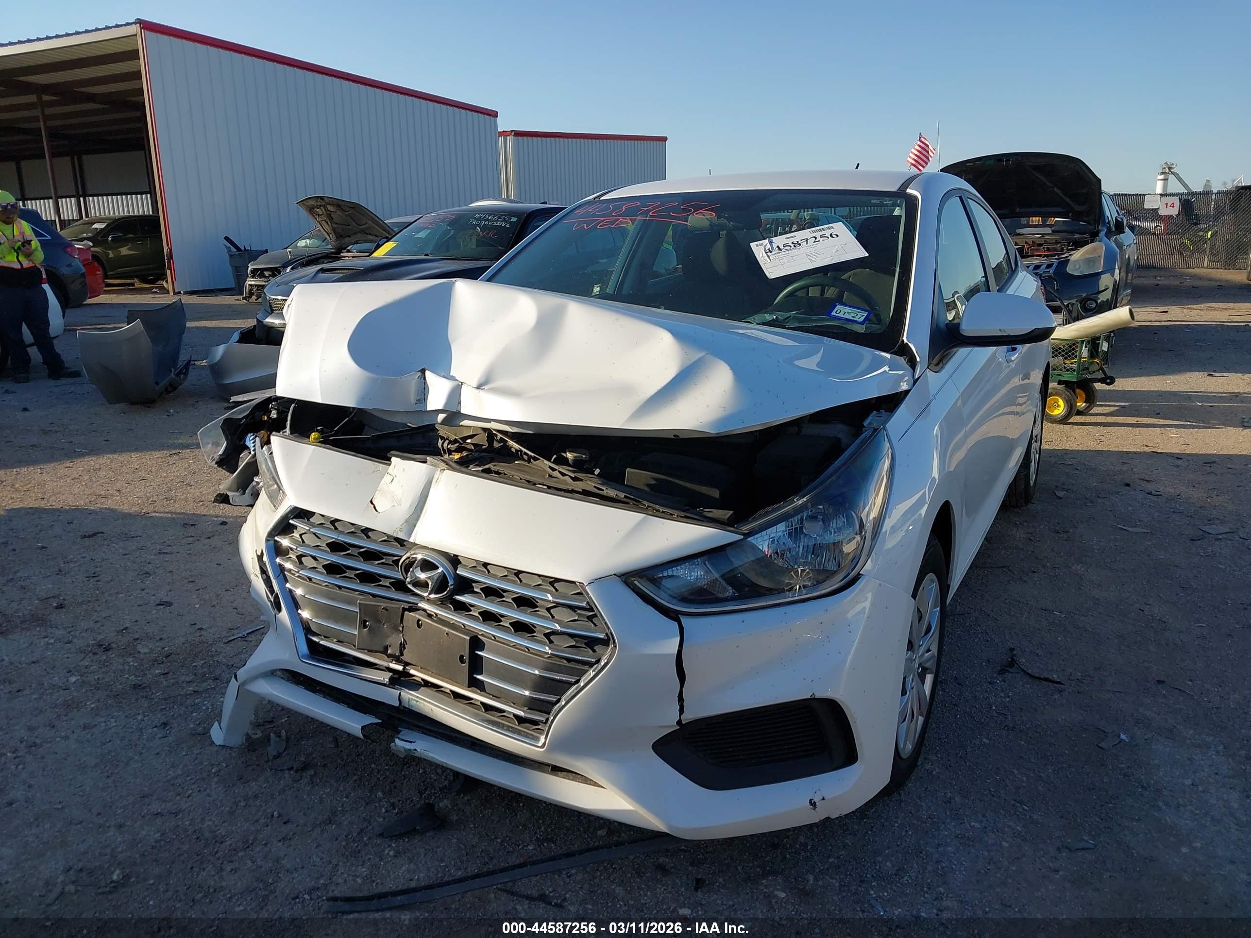 HYUNDAI ACCENT image 2
