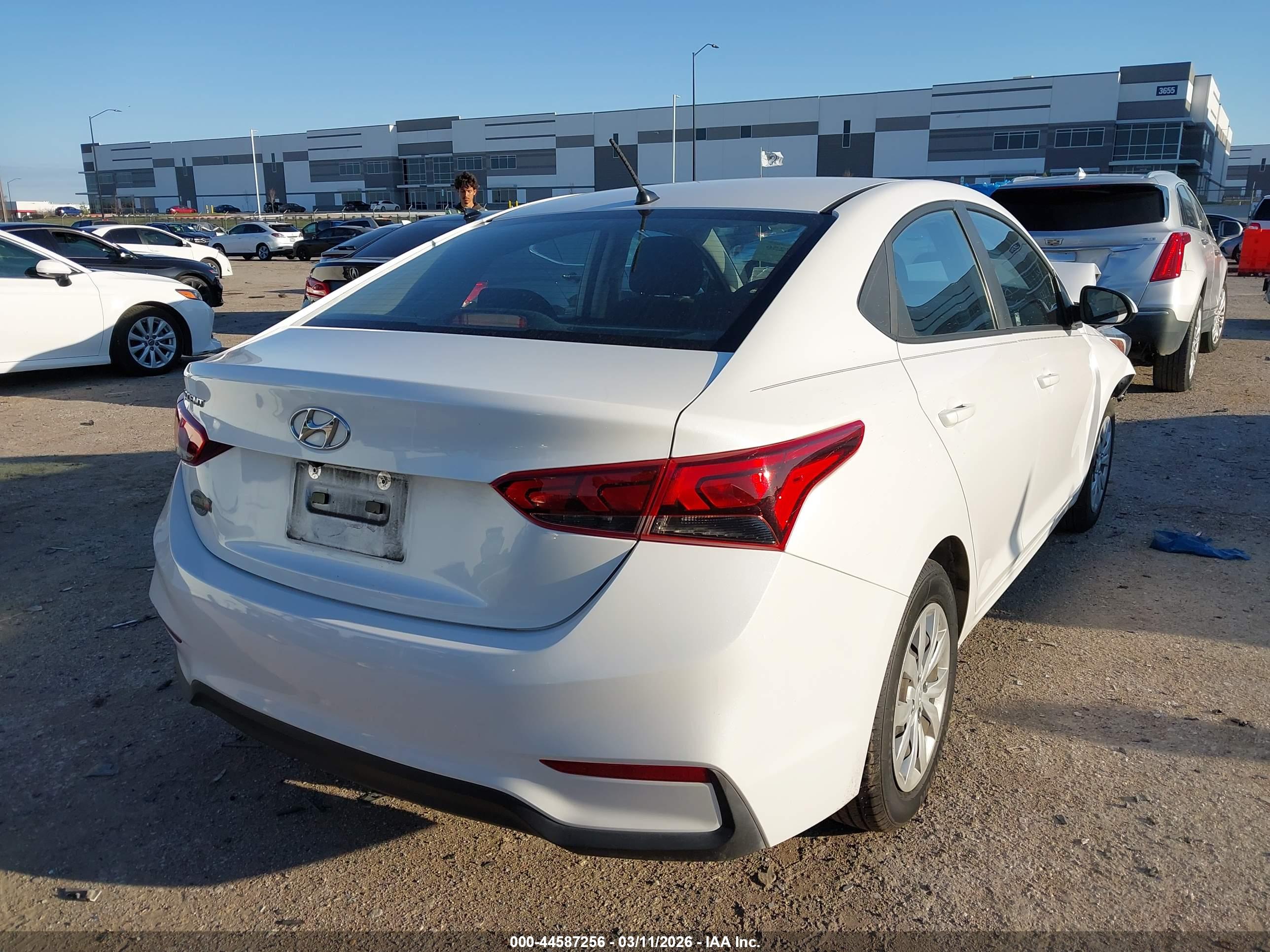 HYUNDAI ACCENT image 4