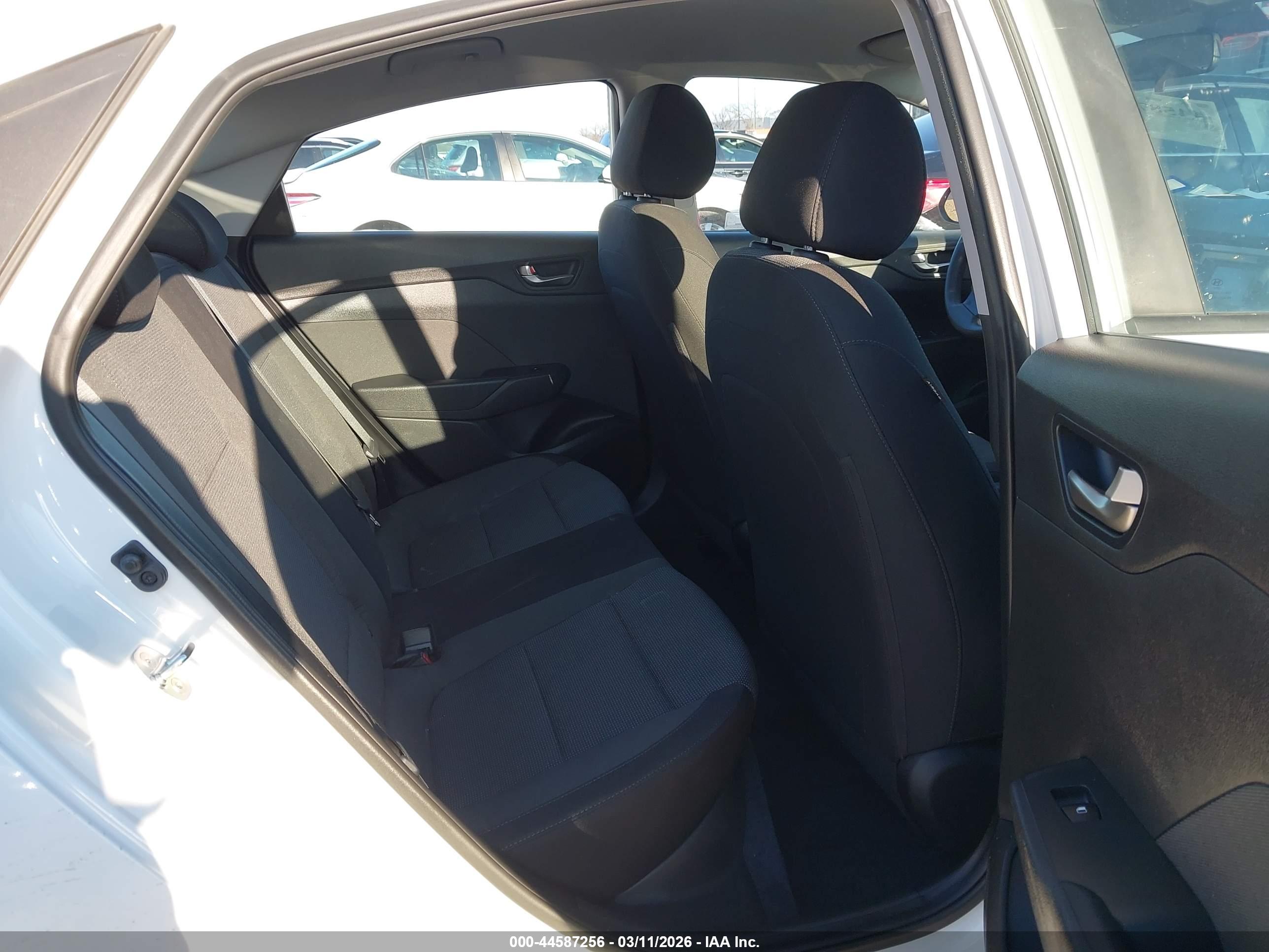 HYUNDAI ACCENT image 8